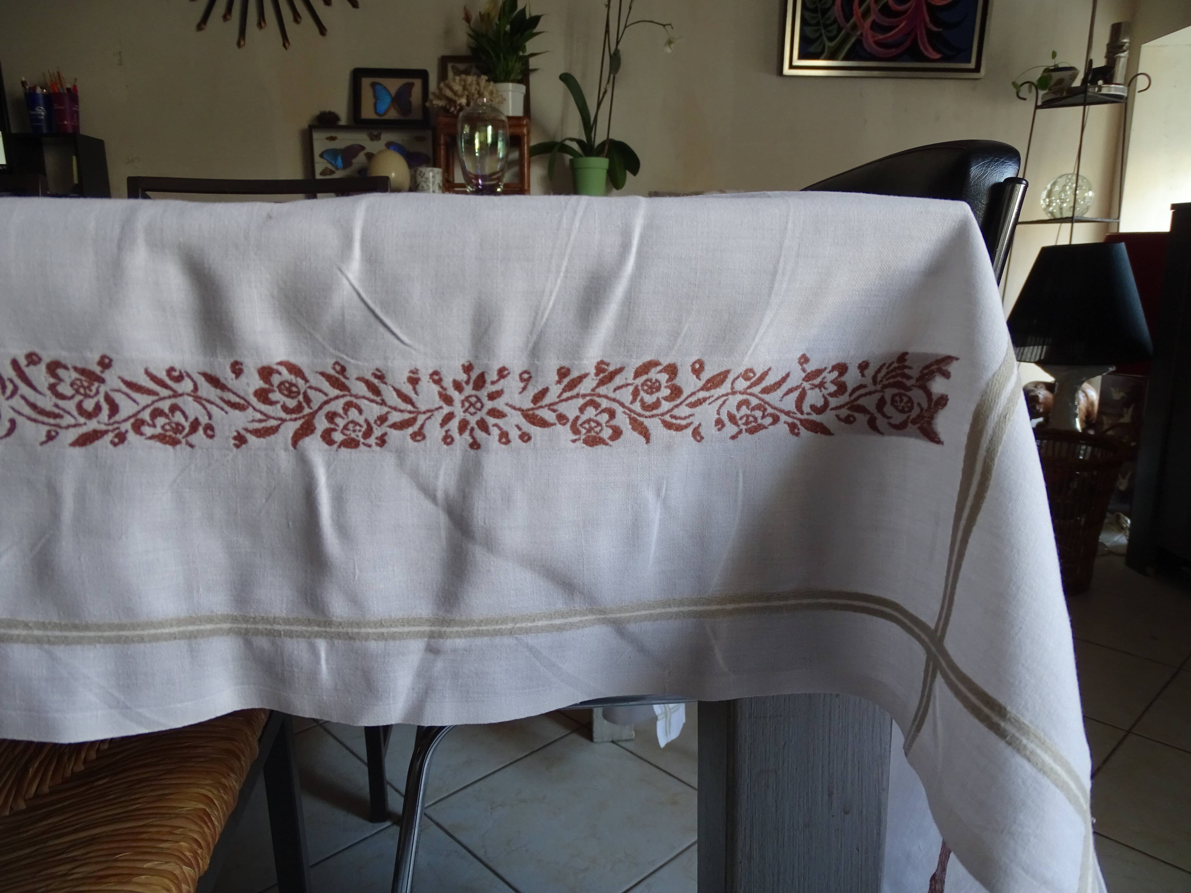 Tablecloth and 10 napkins with bedding