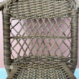 Small children's chair in beige scoubidou.