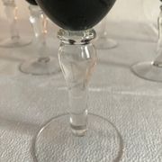 6 stemmed glasses with black glass bowl