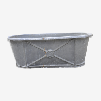 Zinc bathtub