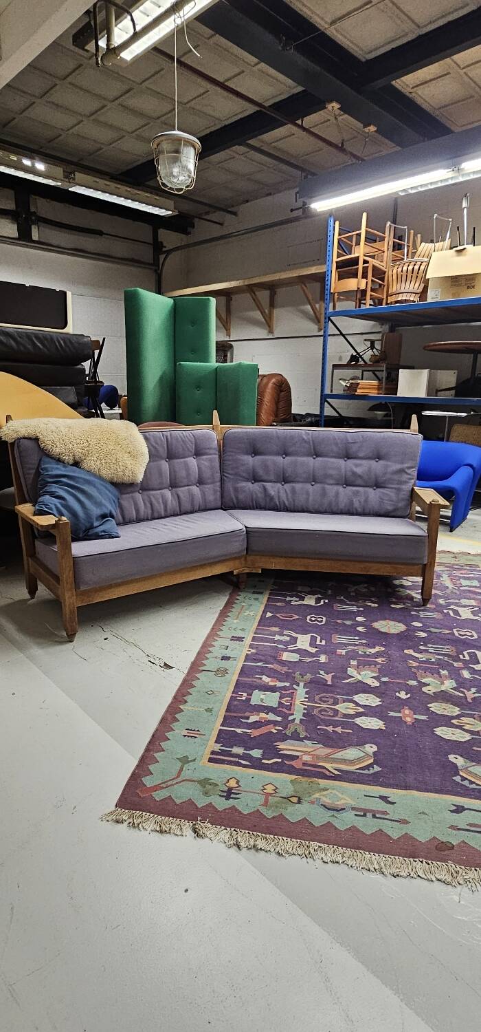 Canapé Guillerme et Chambron en chêne 1960