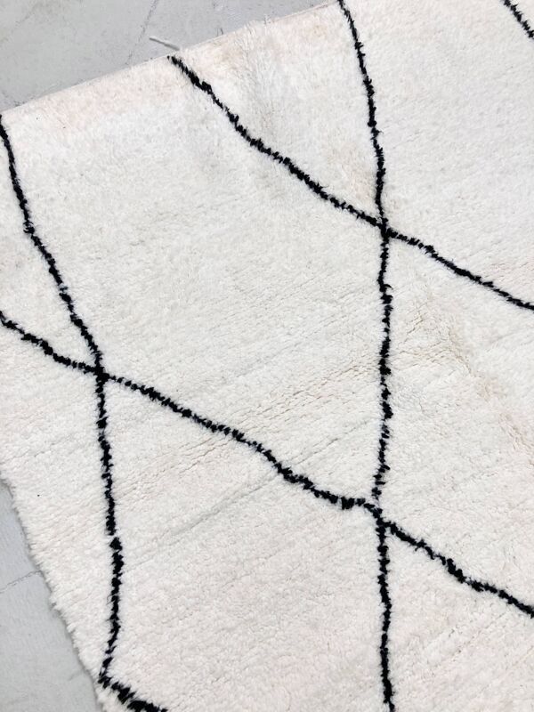 Tapis berbère marocain Beni Ouarain à losanges noirs 2,36x1,65m