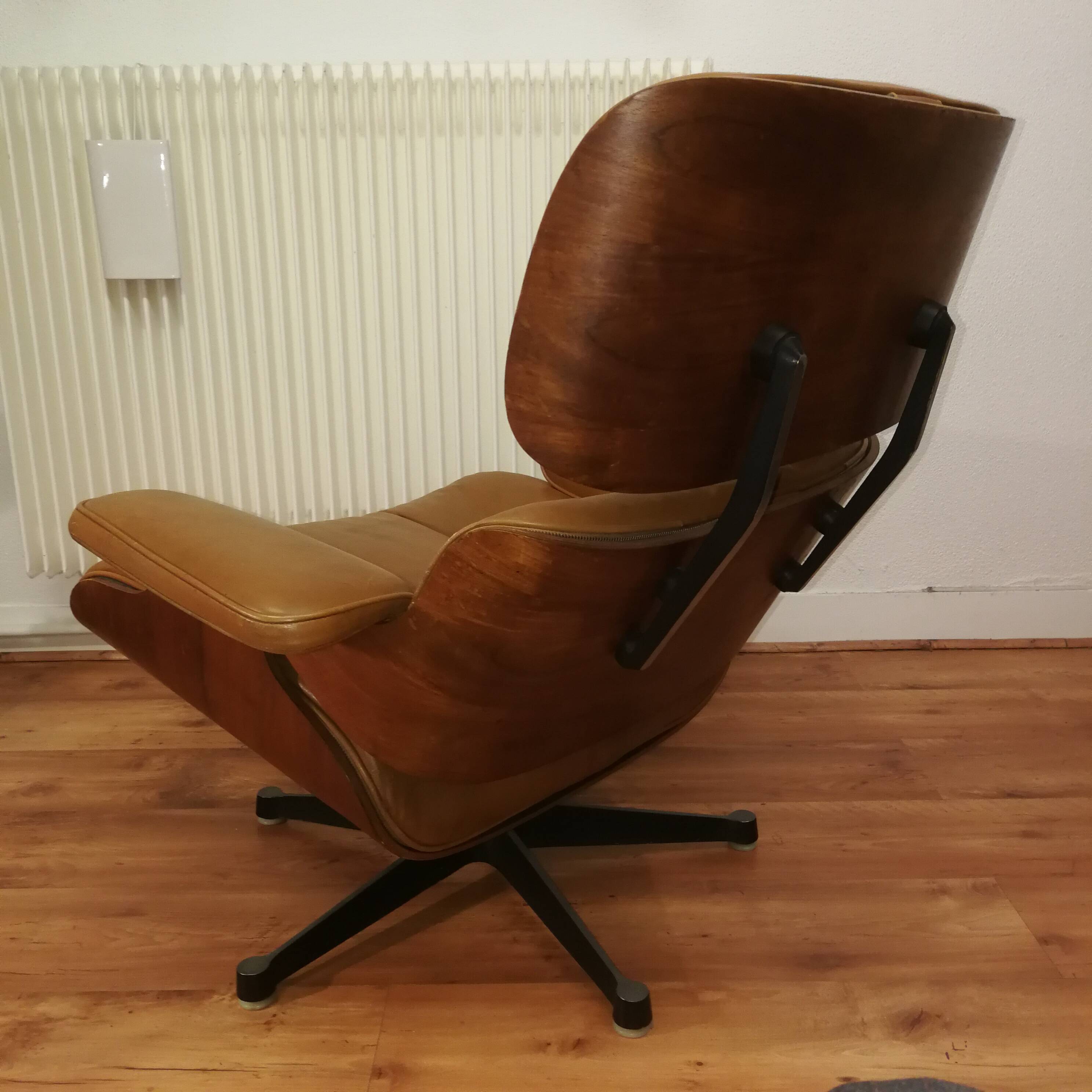 fauteuil Lounge design par Eames authentique