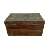 Carriage chest period 18th century in studded leather around 1750