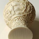 Chinese Baluster Vase. In beige cinnabar lacquer. Dimensions: 17 x 9 cm