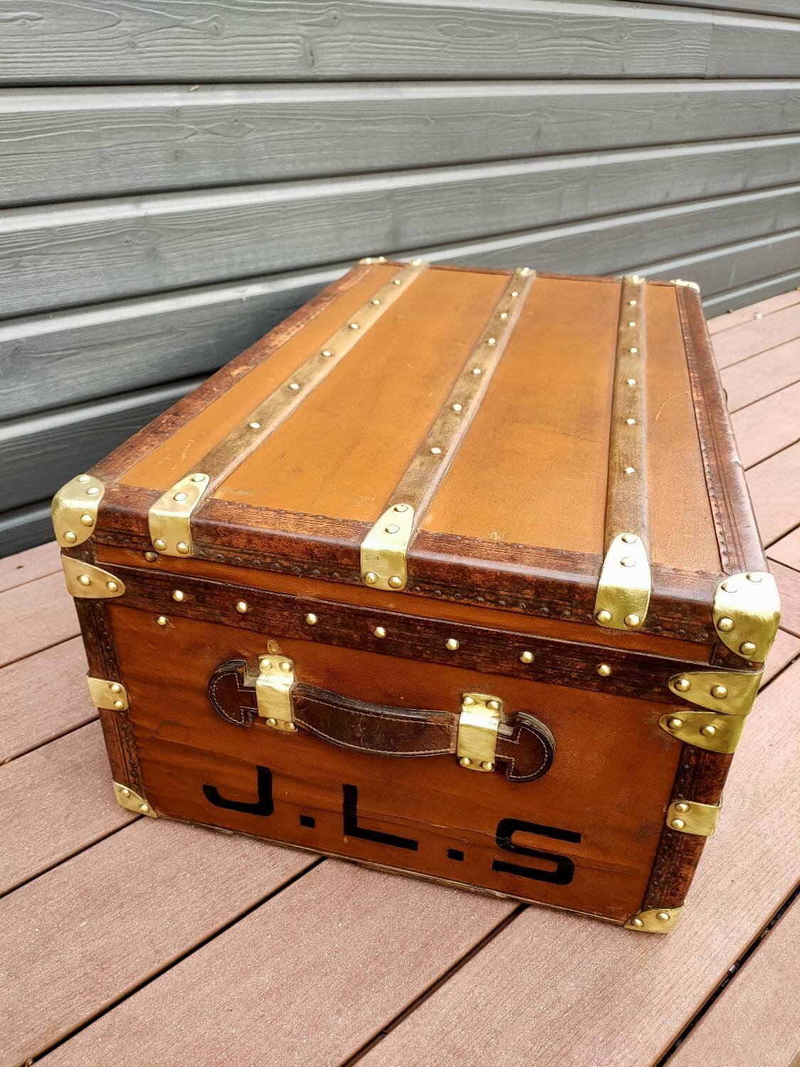 Old Fichet cabin trunk
