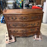 Walnut chest of drawers
