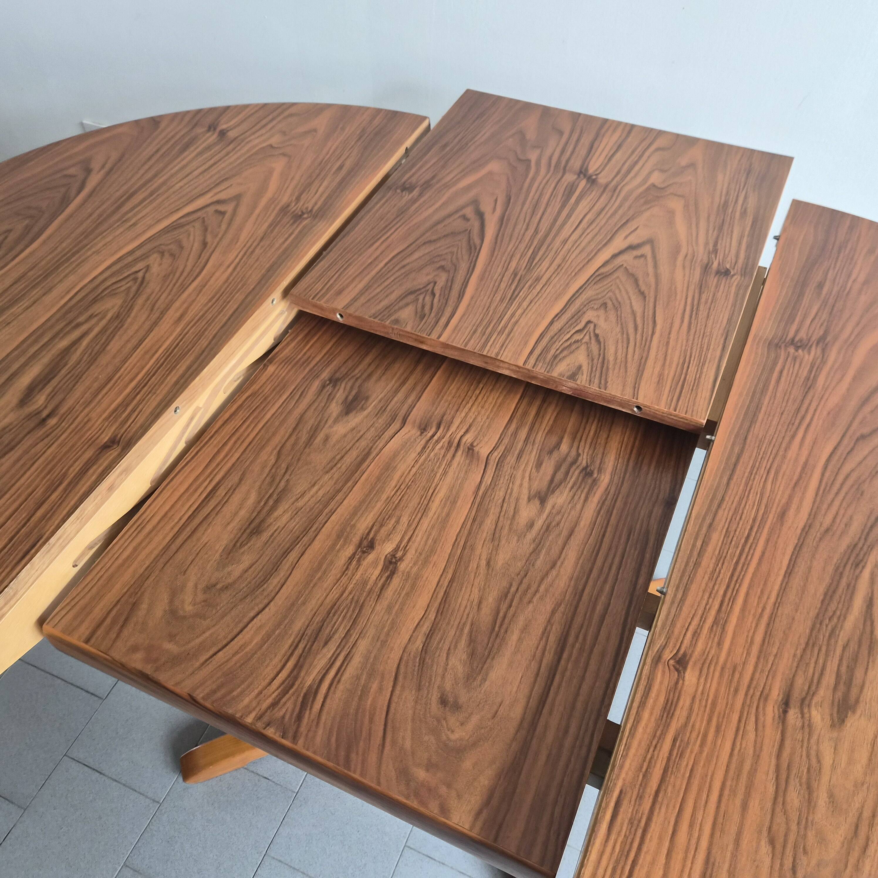 Baumann dining table 1960 extendable from 114 to 167 cm with integrated extensions.