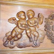Buffet ancien en bois sculpté avec plusieurs sculptures
