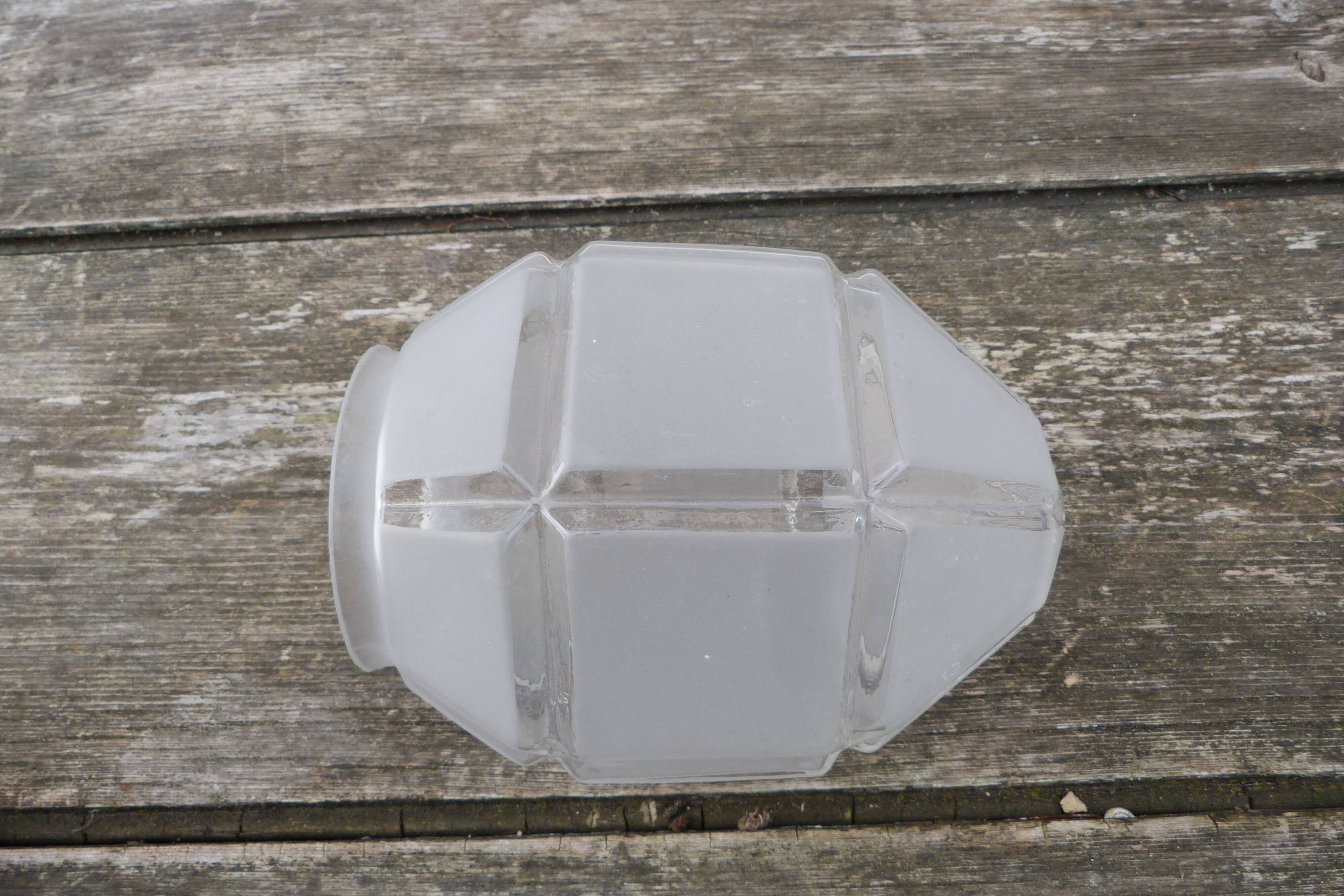 Art Deco lamp globe in frosted glass shapes ovoide geometric patterns
