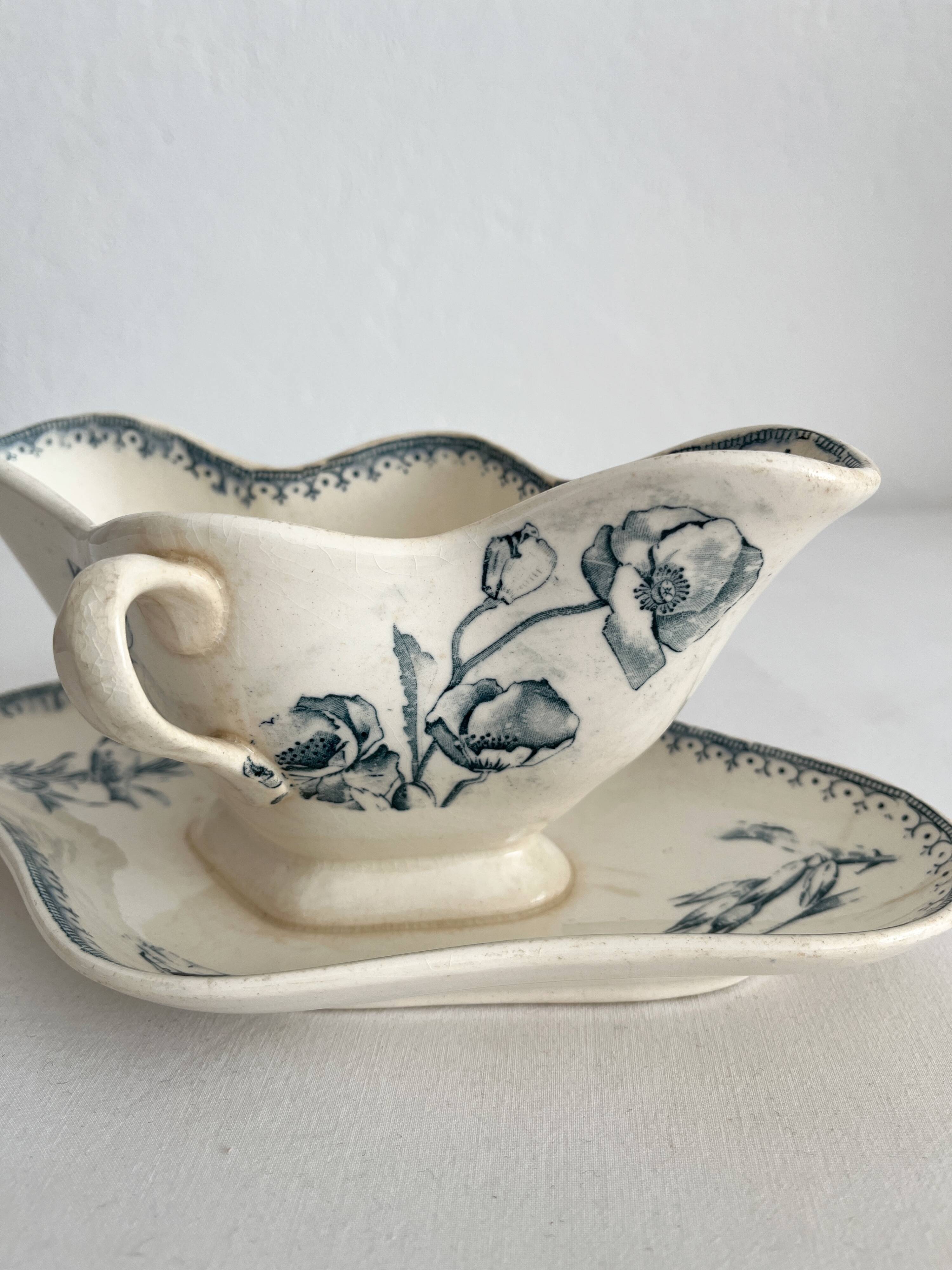 Antique iron earthenware sauceboat with flowers and birds "Malaga" Petrus Regout