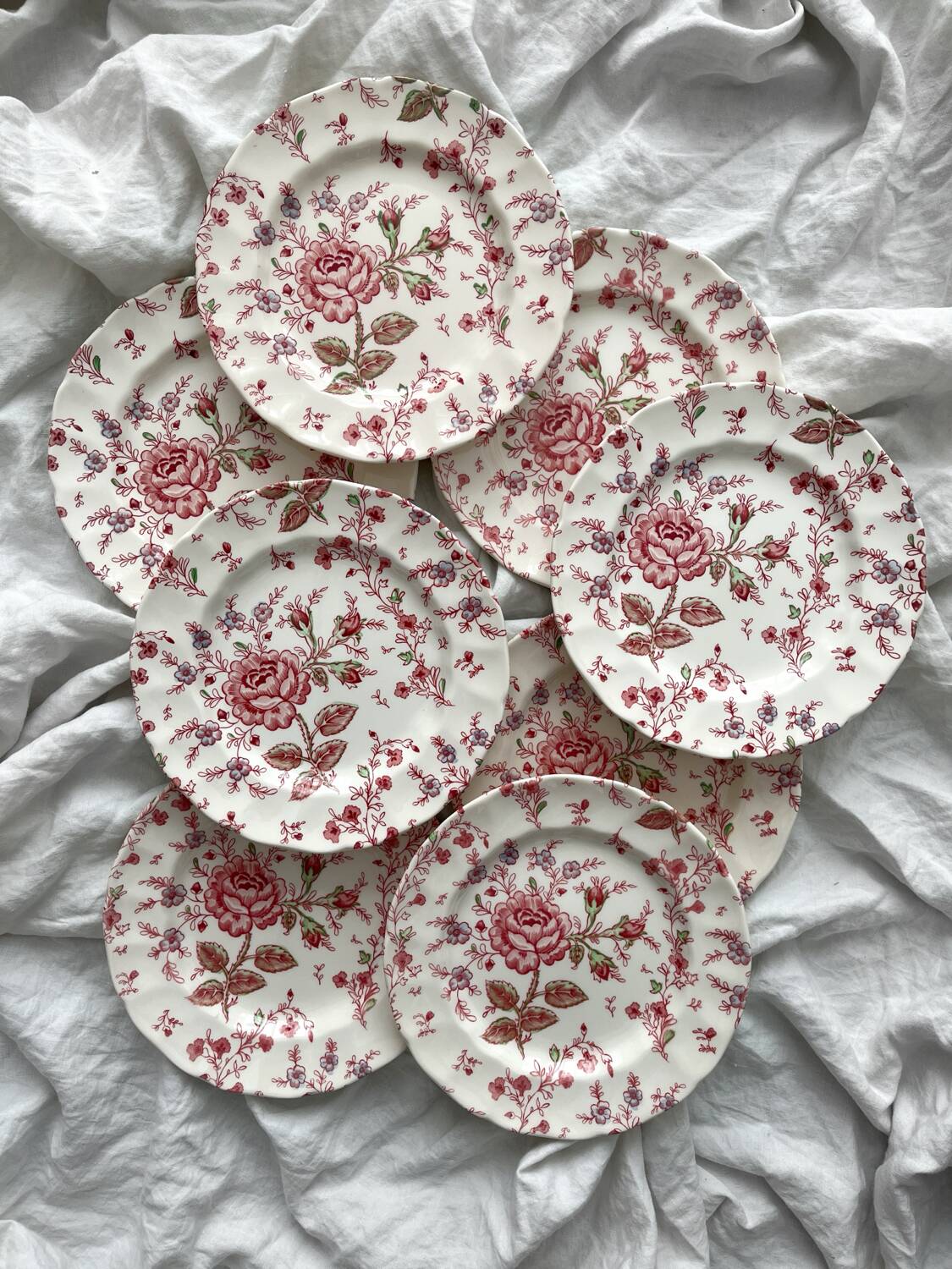 8 Johnson Brothers "Rose Chintz" earthenware dessert plates