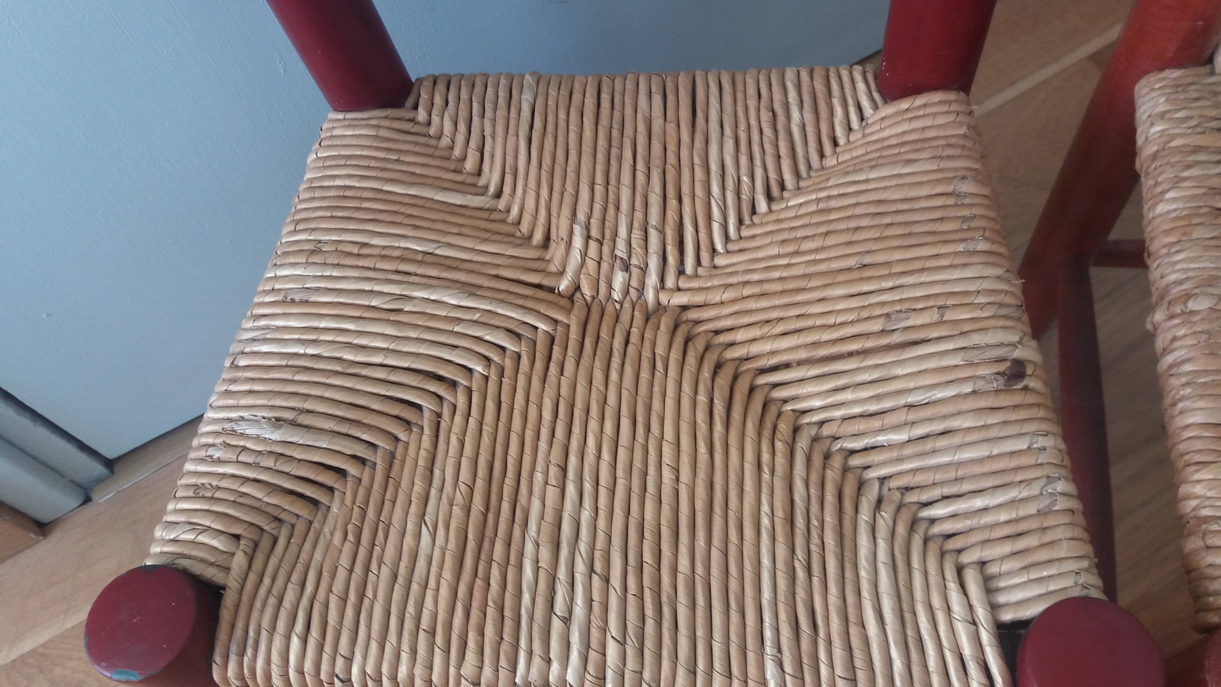 Children's straw chairs made of wood and straw.