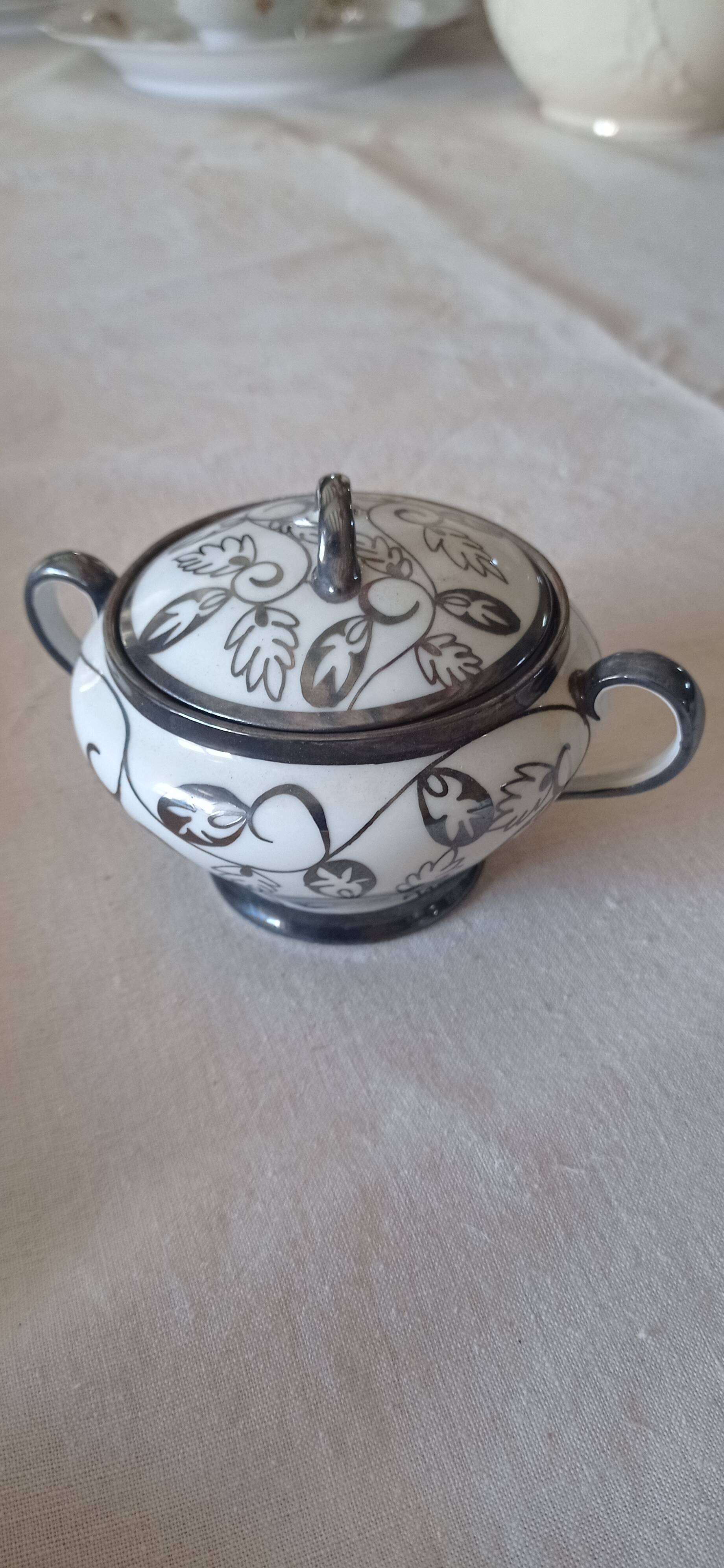 Coffee/tea service, glazed porcelain in Art Deco style, Saint Graal model.