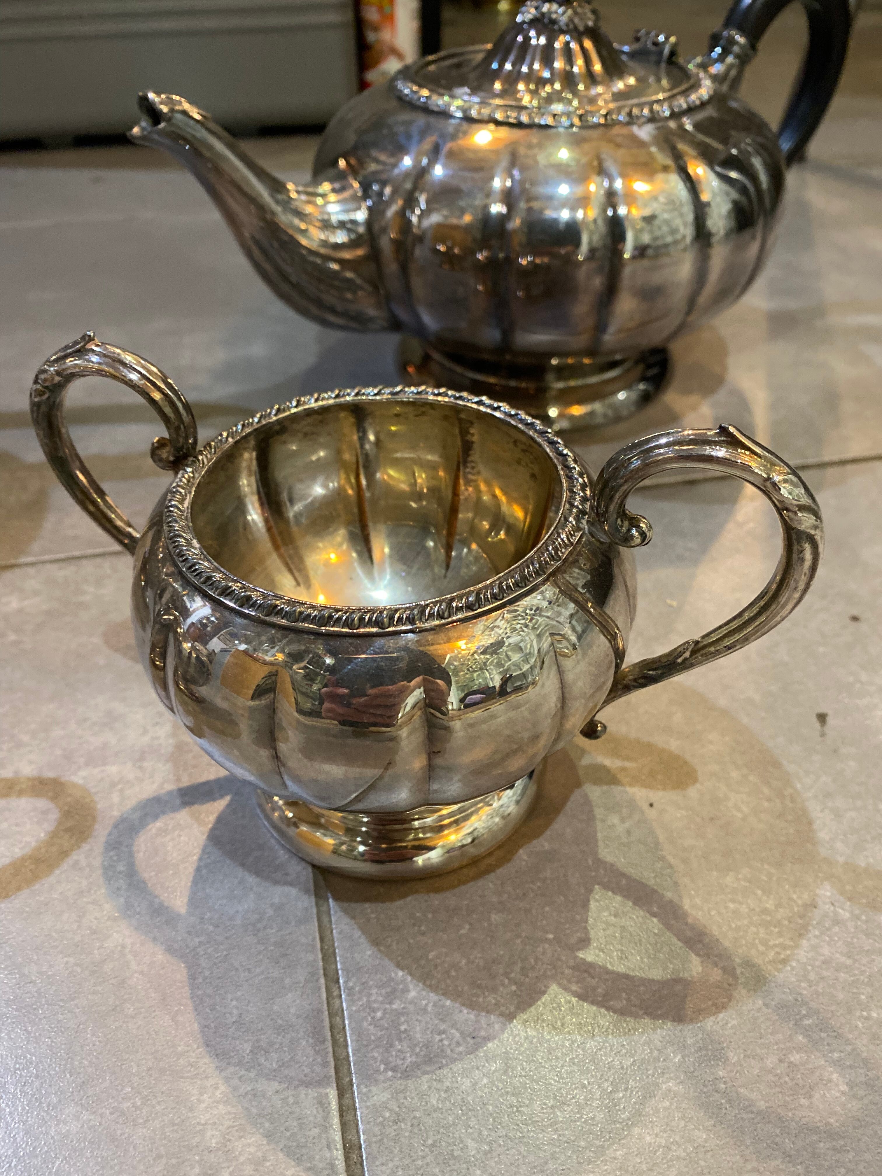 Silver metal tea and coffee set