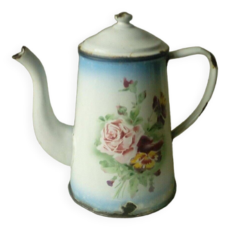 Coffee pot in enameled sheet metal decorated with a bouquet of roses and pansies