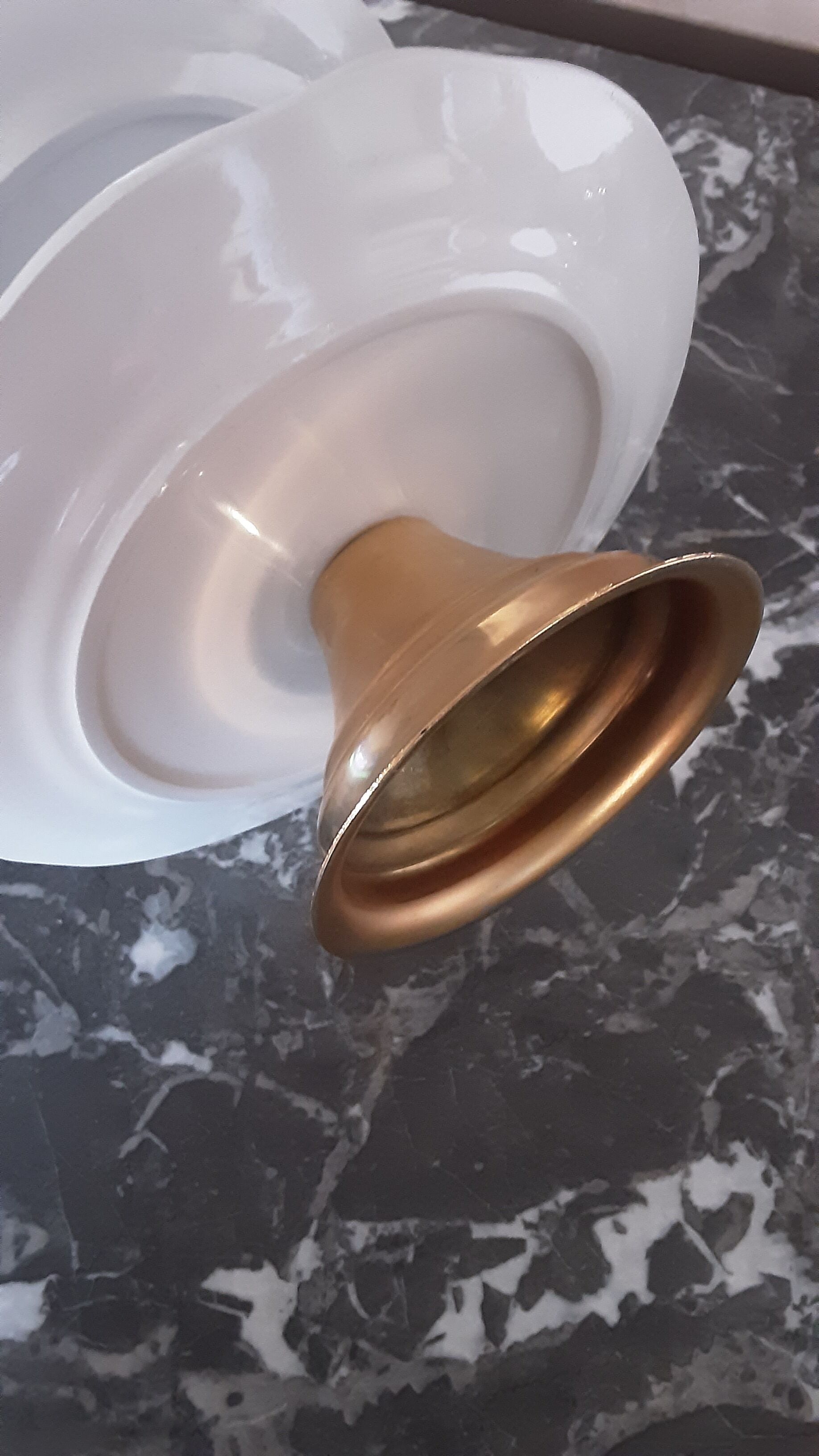 Vintage servant in cracked earthenware