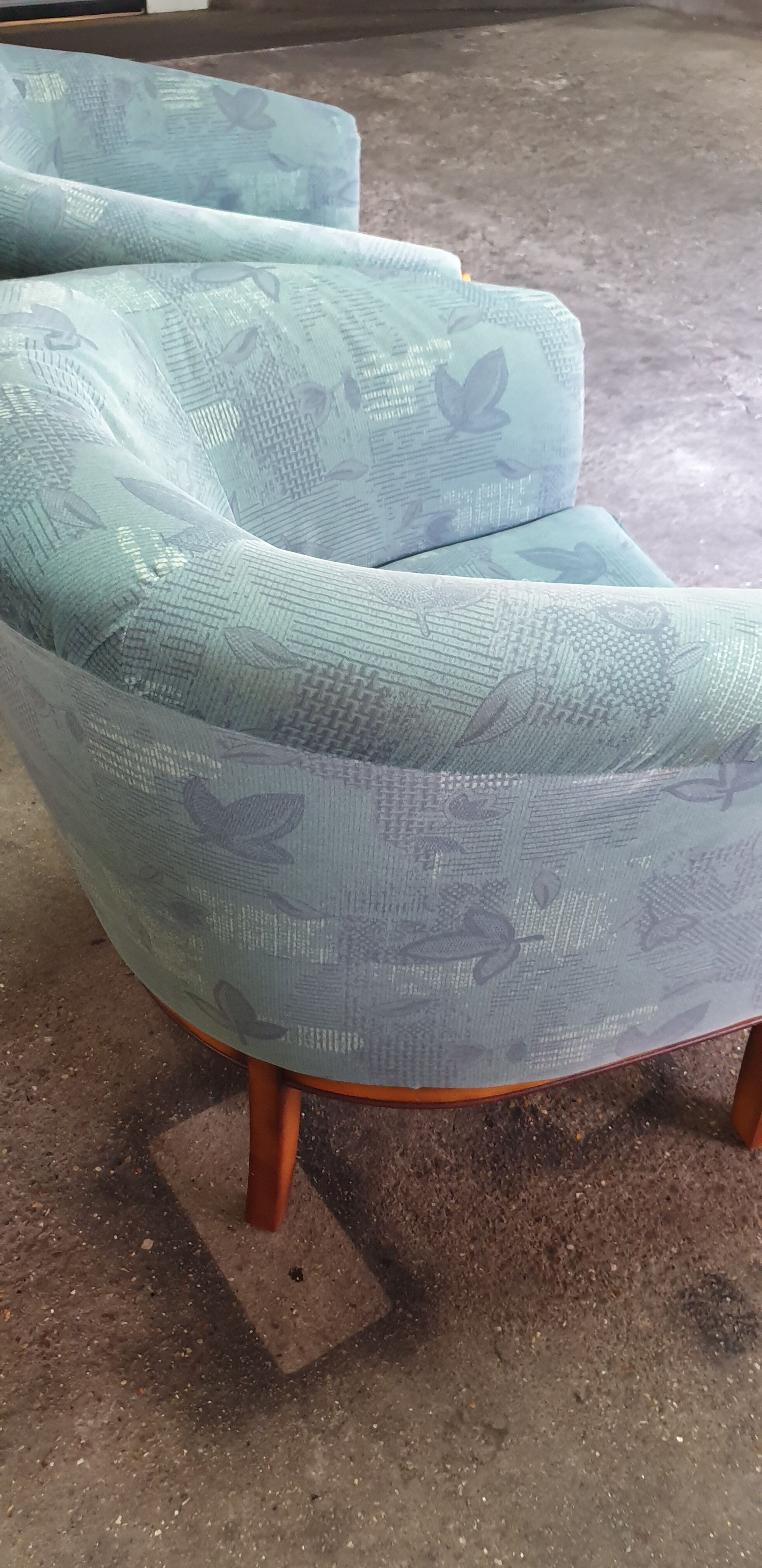 Club armchairs plus footrest