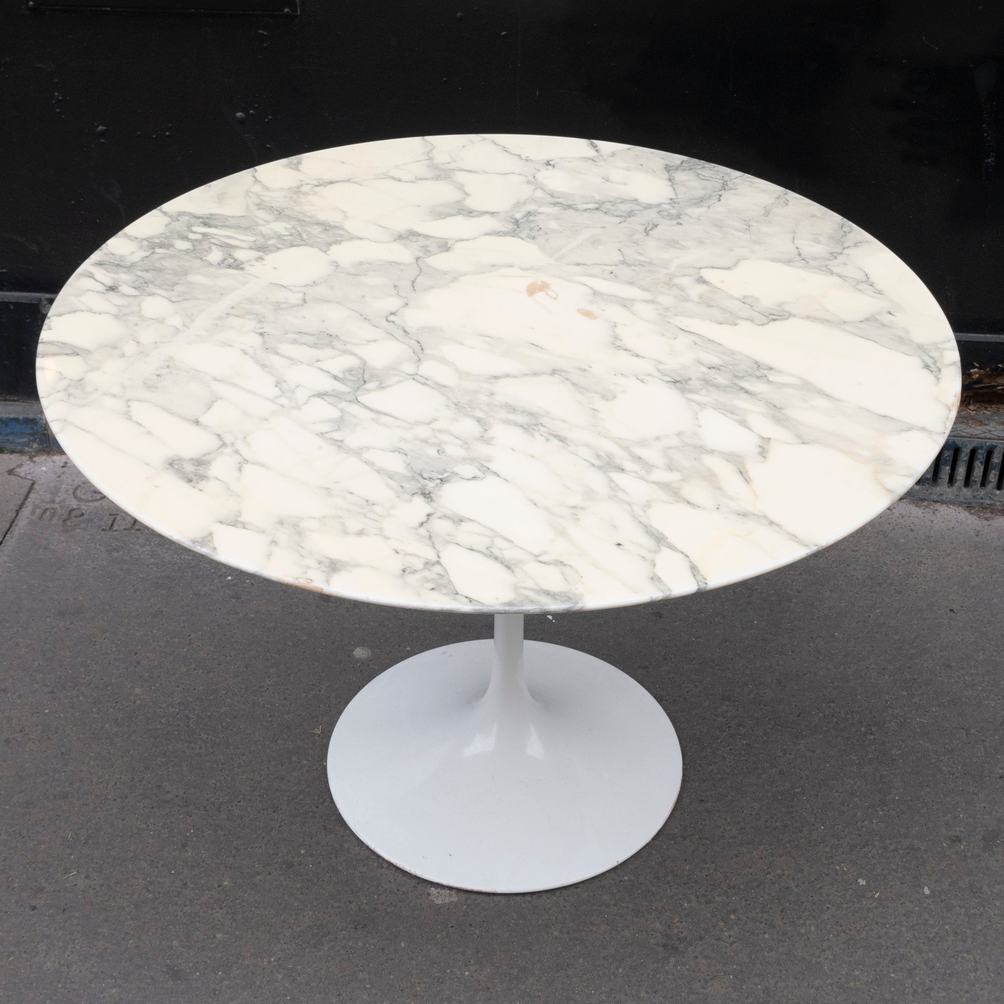 Round table Tulip in Calacatta marble by Eero Saarinen - Ø 107 cm - Knoll