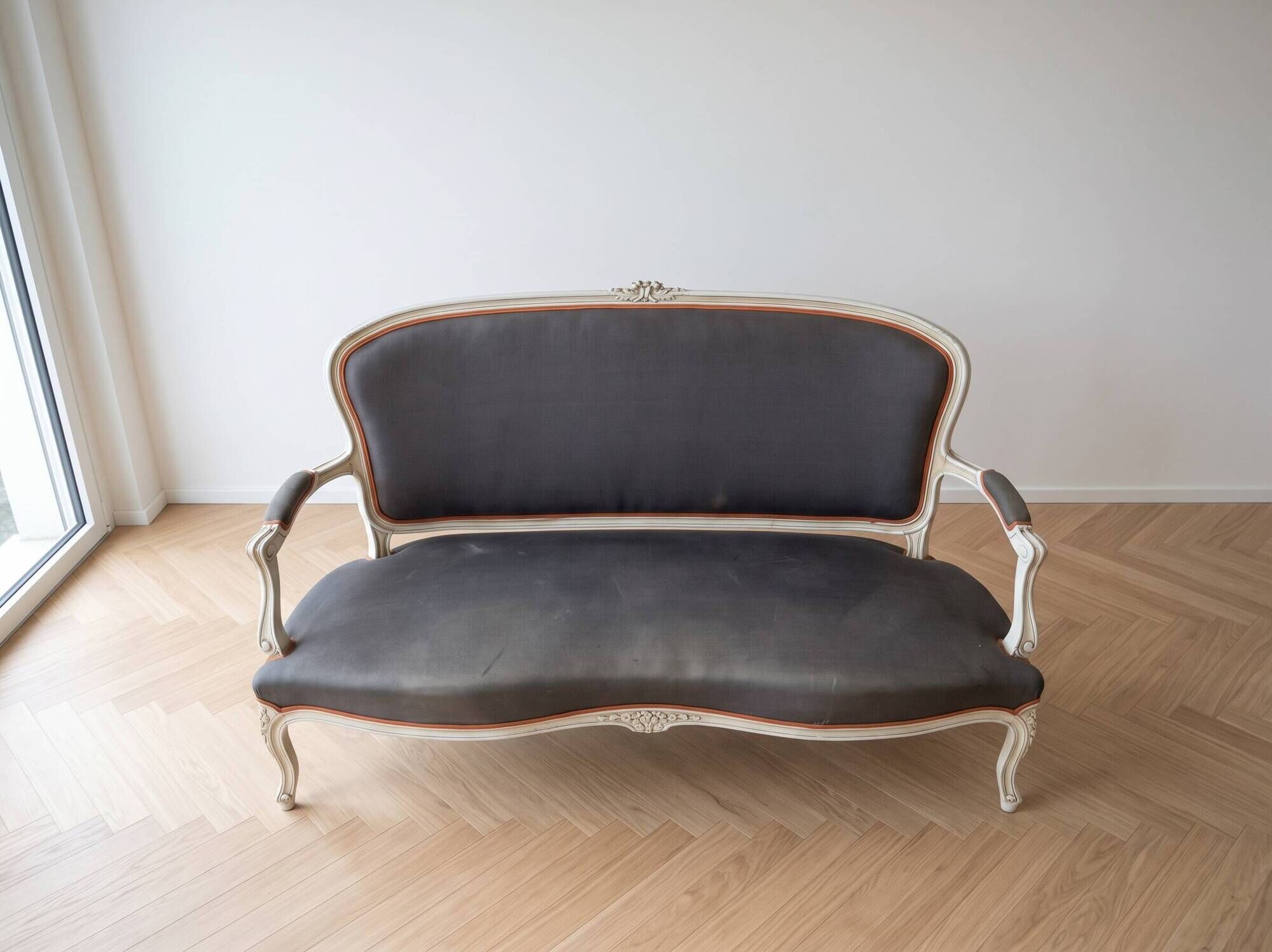 Antique 3-seater sofa in Louis XV style with grey fabric.