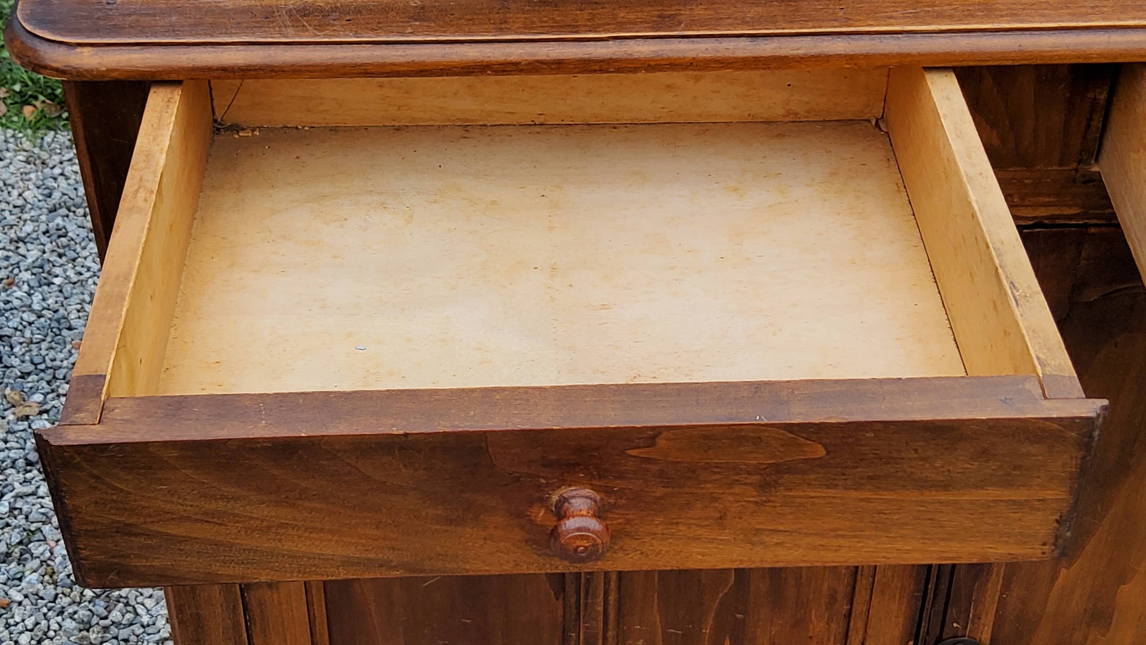 Parisian sideboard from the early 20th century, 2 doors, 2 drawers