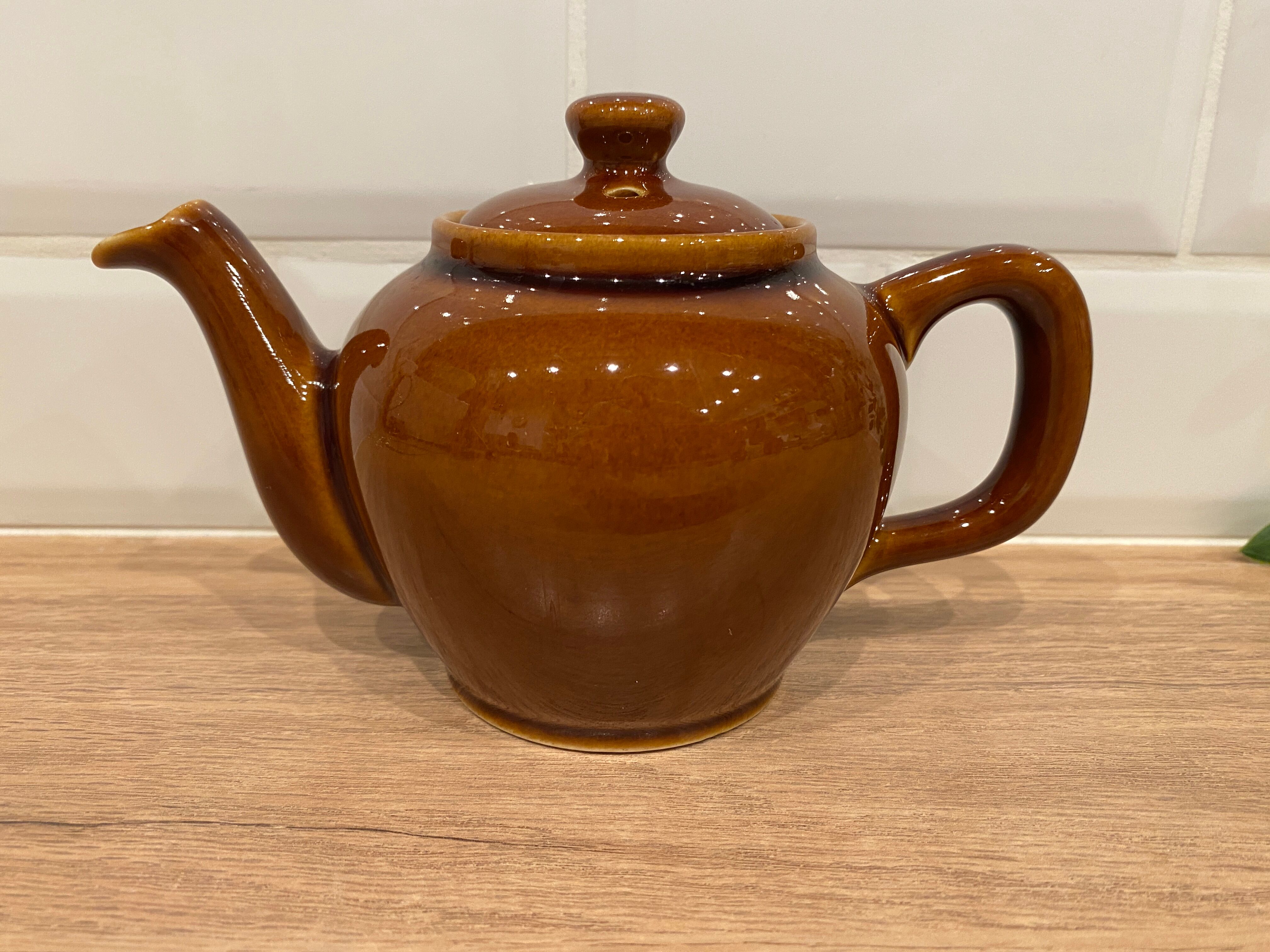 Individual earthenware teapot