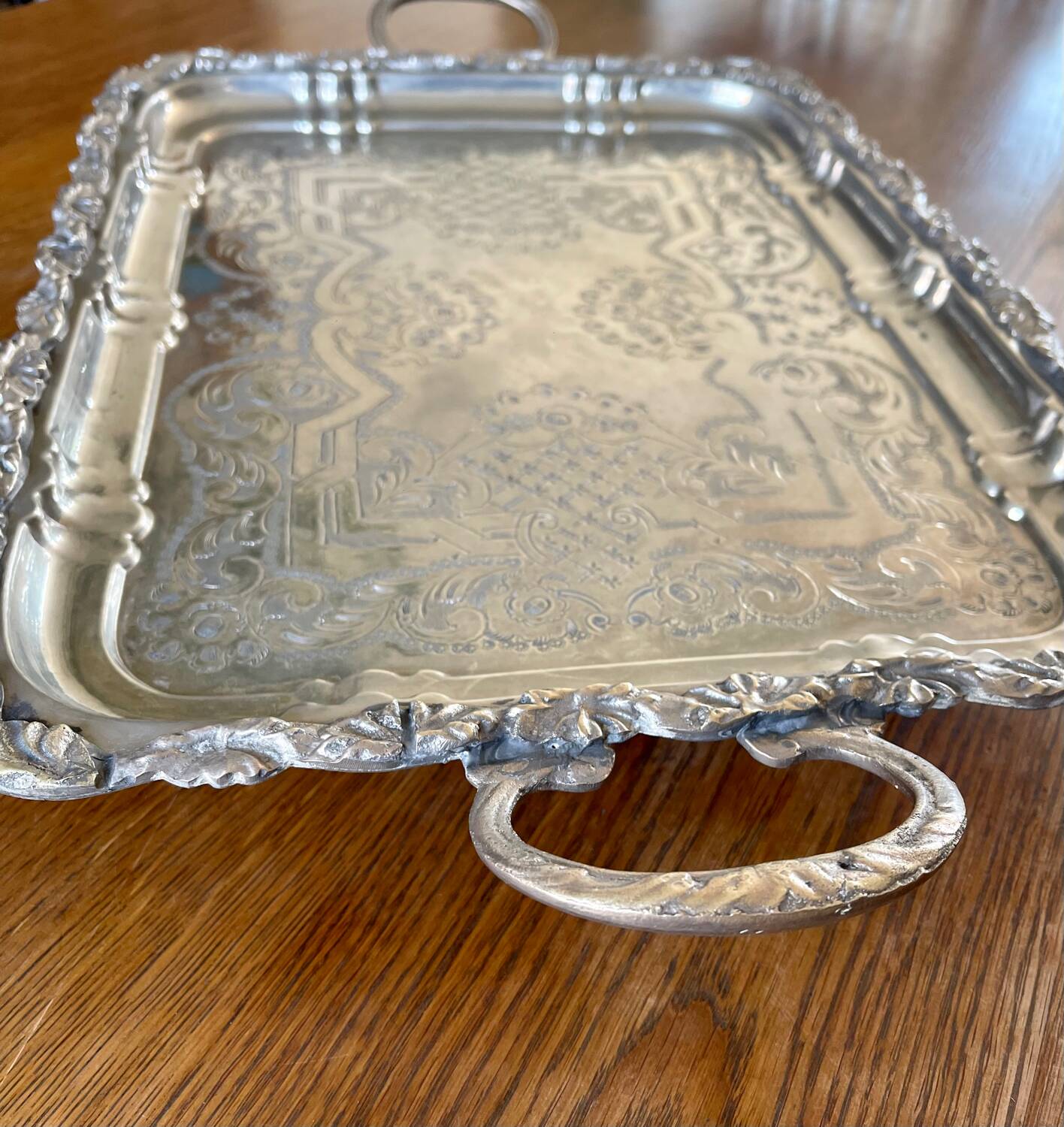 Tray on feet with handles