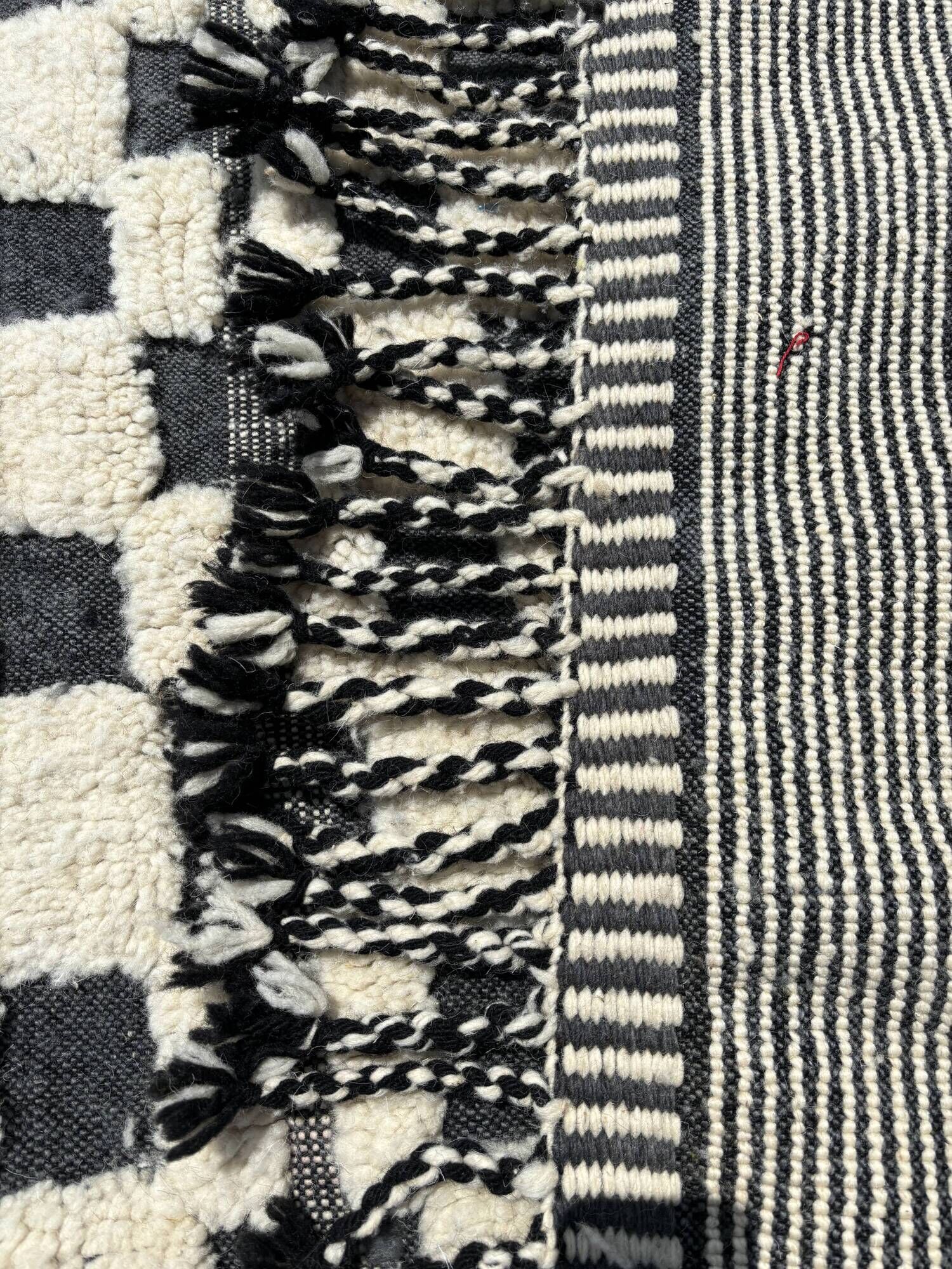 Magnificent Moroccan Beni Ouarain Berber Rug - White and Gray - Dimensions 205x320 cm