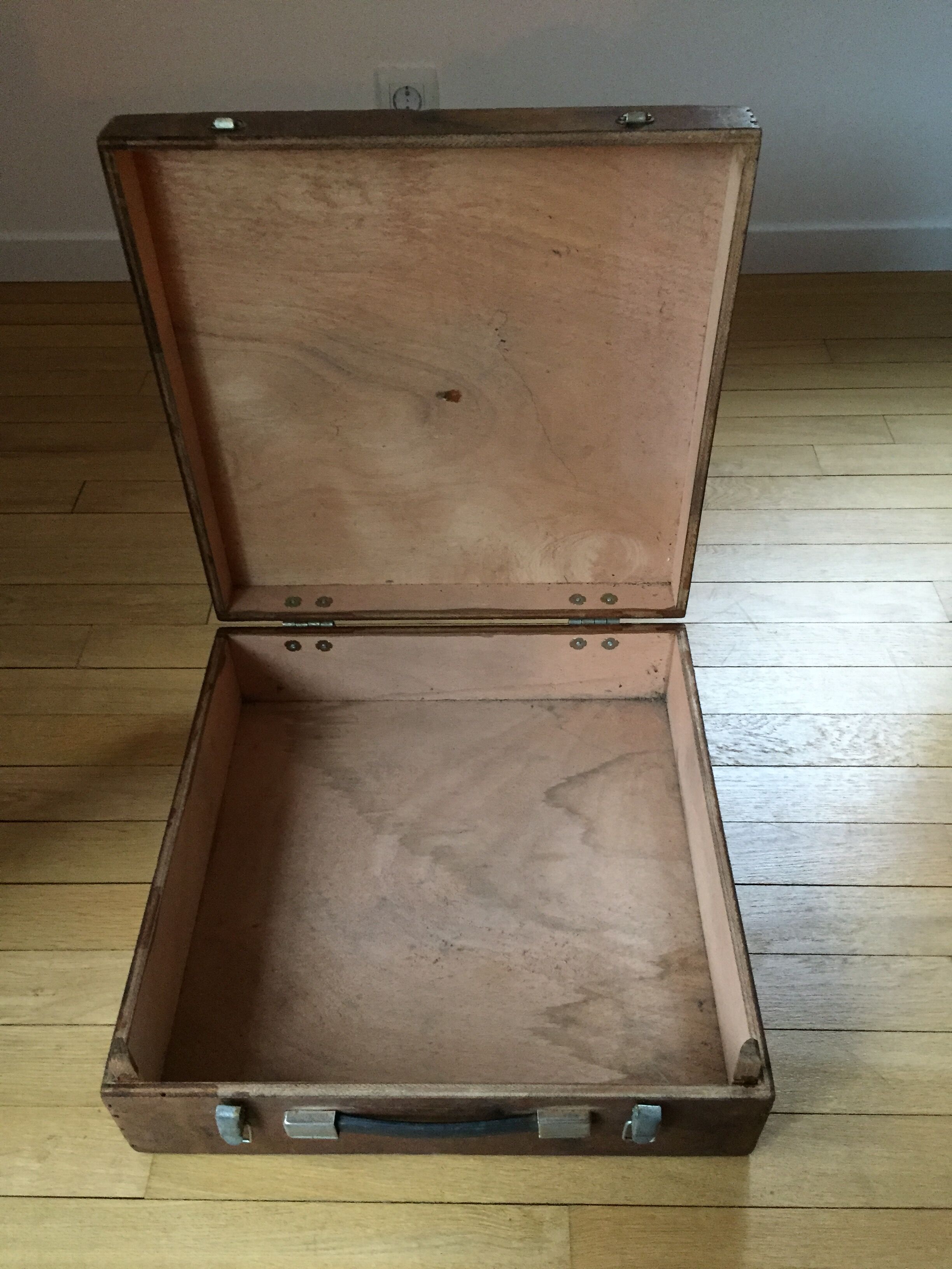 Valise ou caisse en bois vintage de rangement