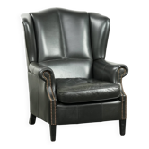 Fauteuil à oreilles en cuir noir dans un style anglais classique