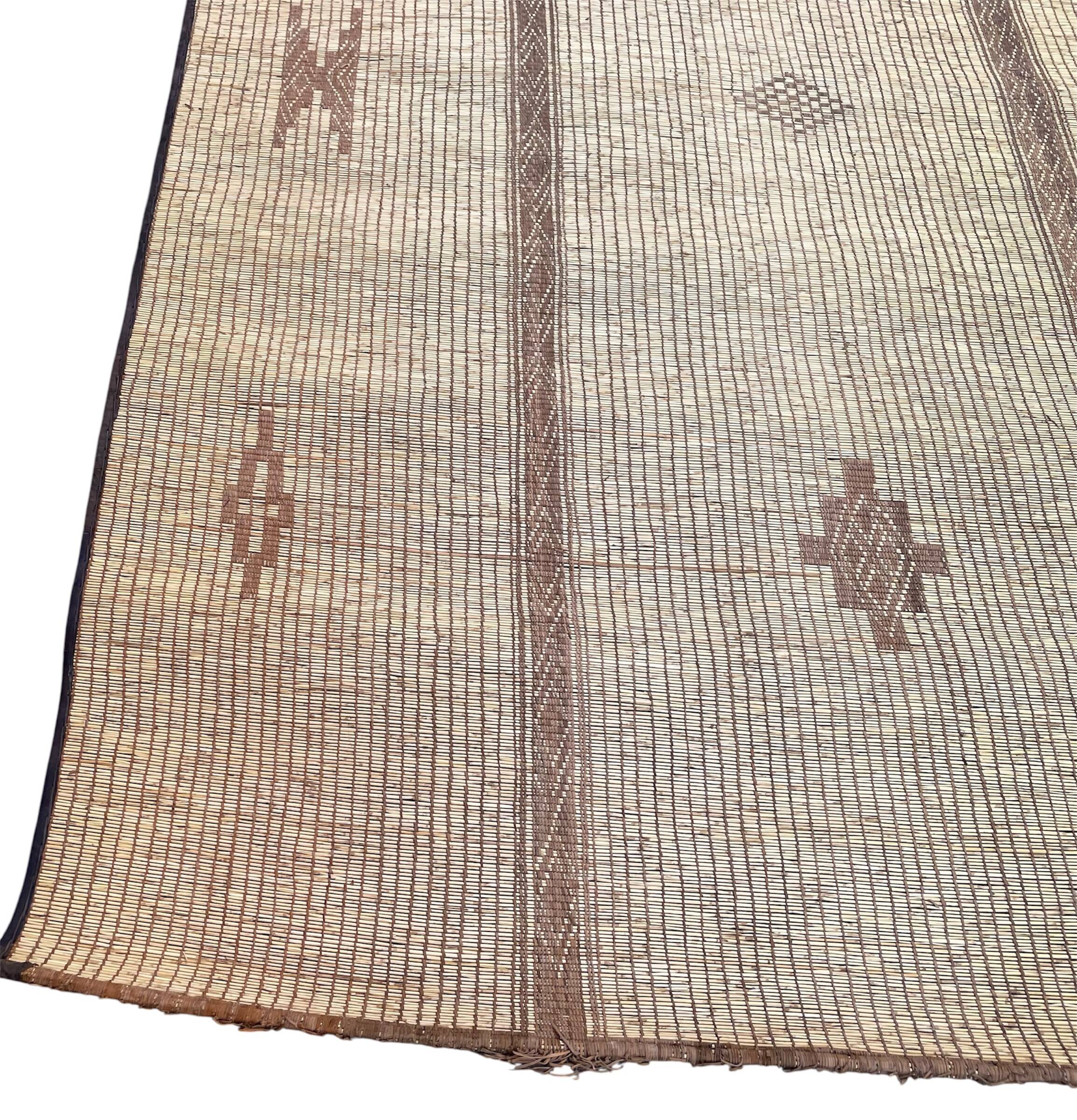 Vintage Tuareg mat in leather and Tuareg reed.