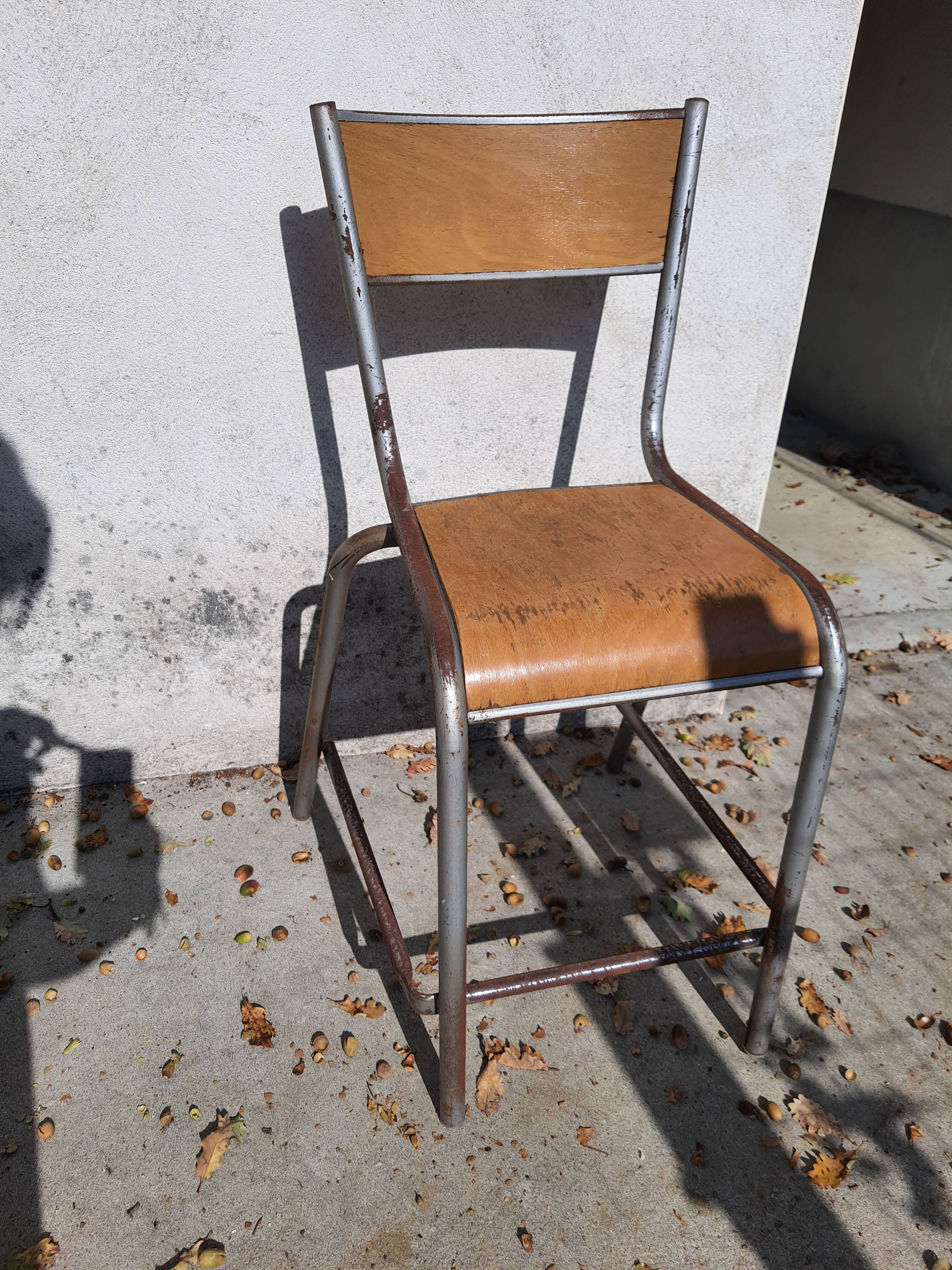 Lot of 6 vintage school chairs