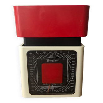 Red and white Tarraillon scale