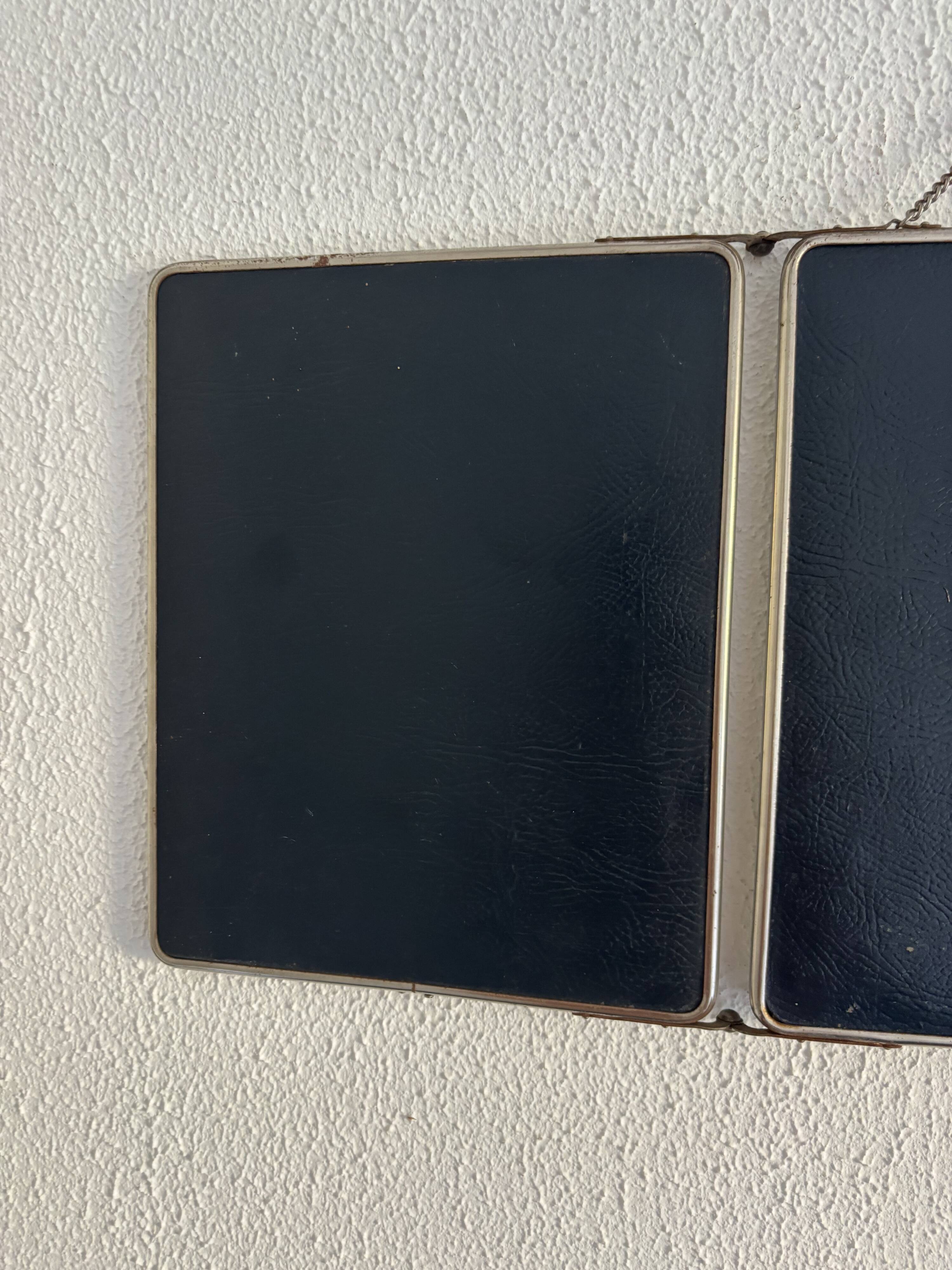 Miroir triptyque de barbier en simili cuir bleu, 1950