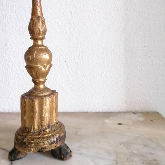 Pair of gold candlesticks with leaf