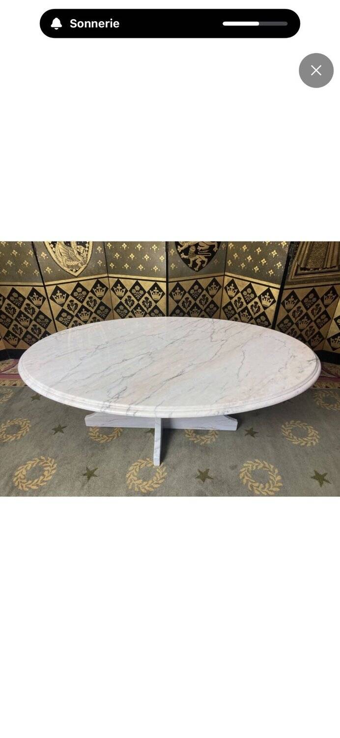 Oval coffee table in Carrara marble – Italian design from the 1970s