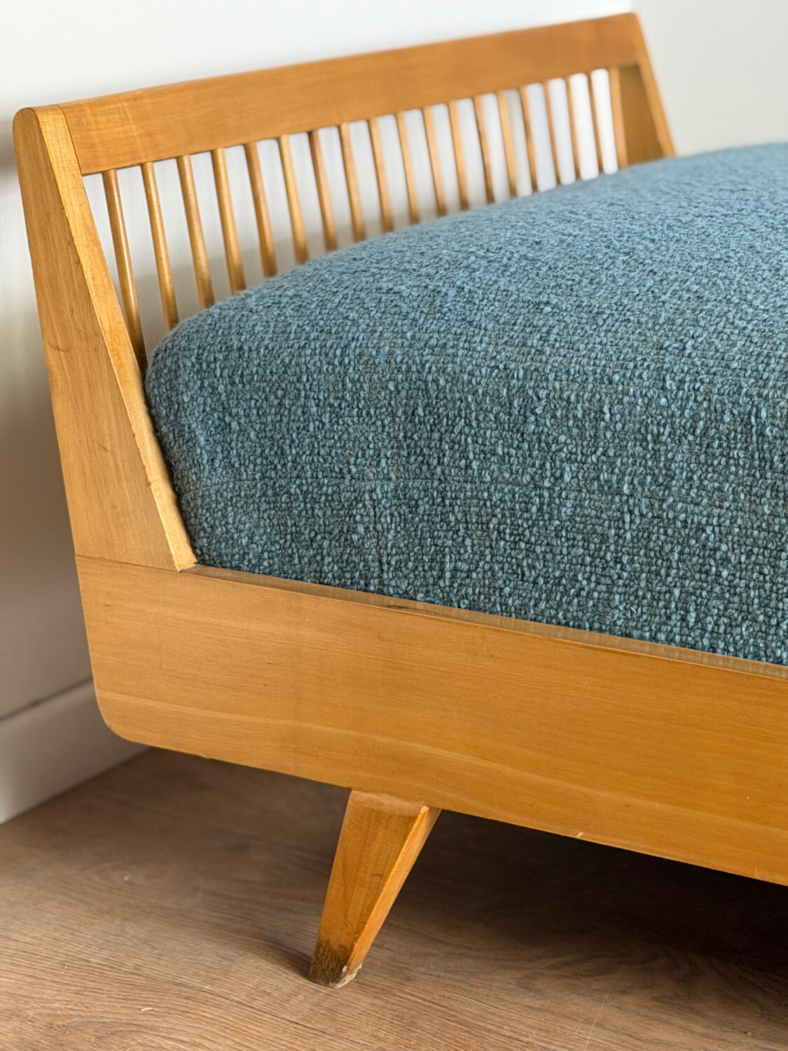 Vintage wooden bench / daybed