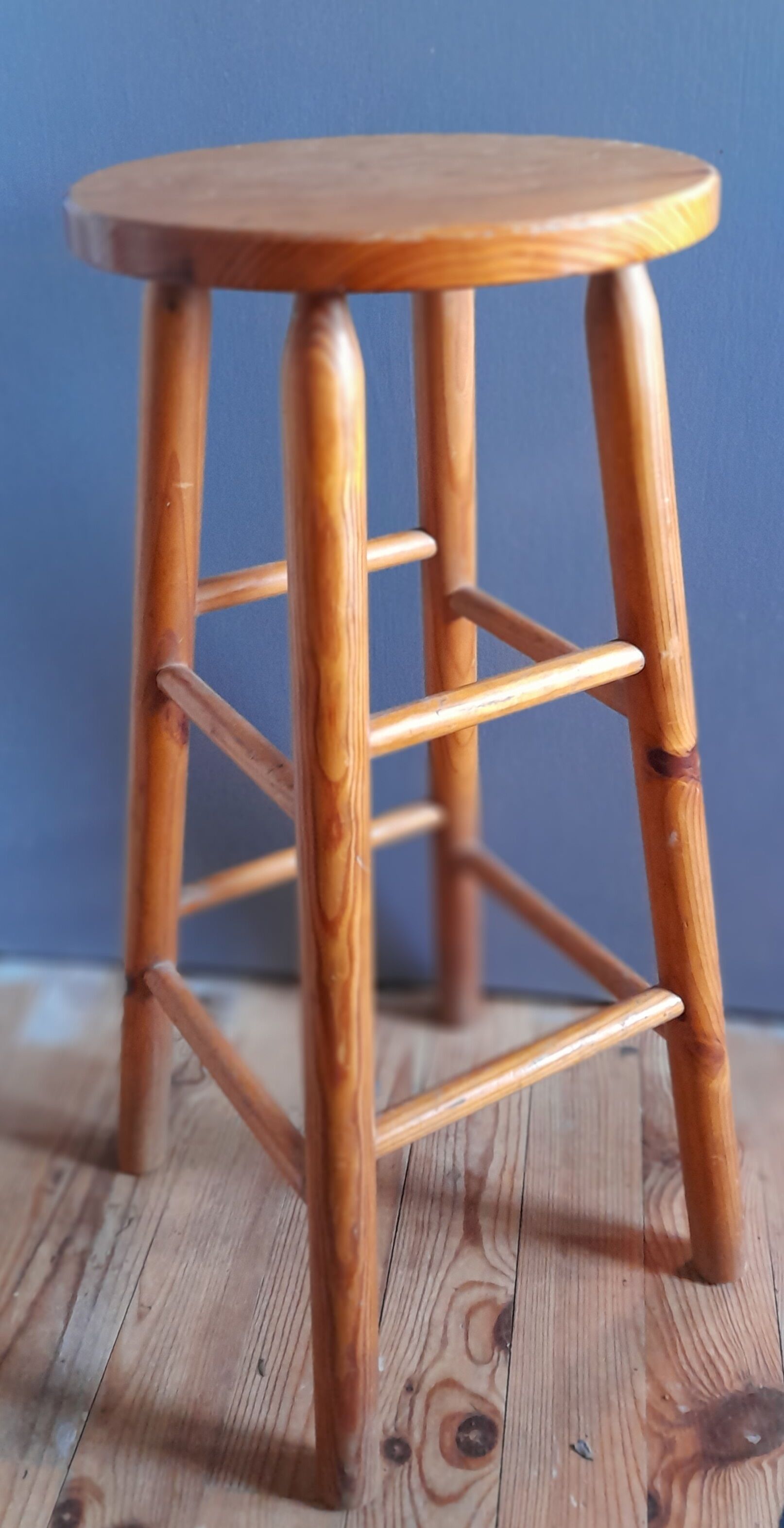 High bar stool in solid wood turned vintage 1970/1980