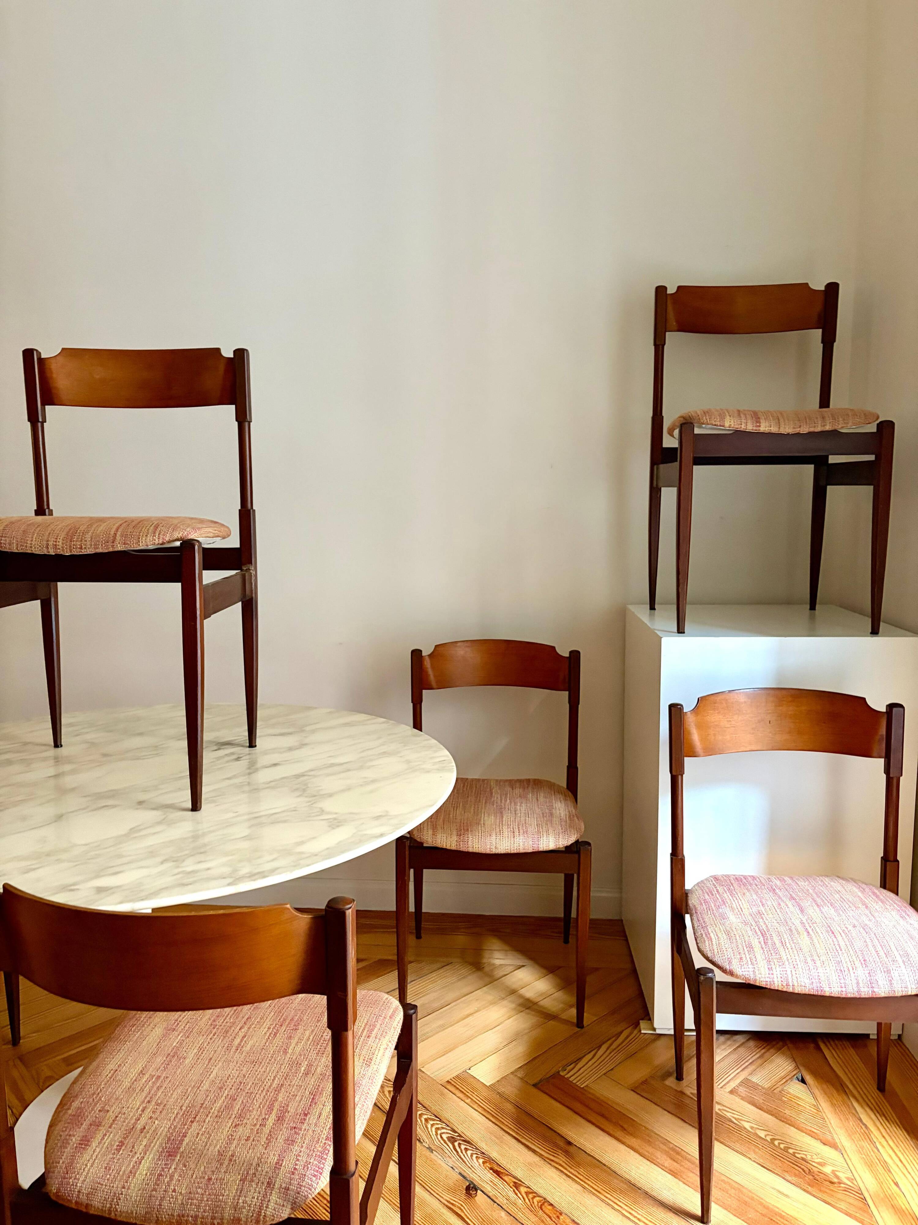 6 walnut chairs, Model 104, by Gianfranco Frattini for Cassina, Italy, 1960s.