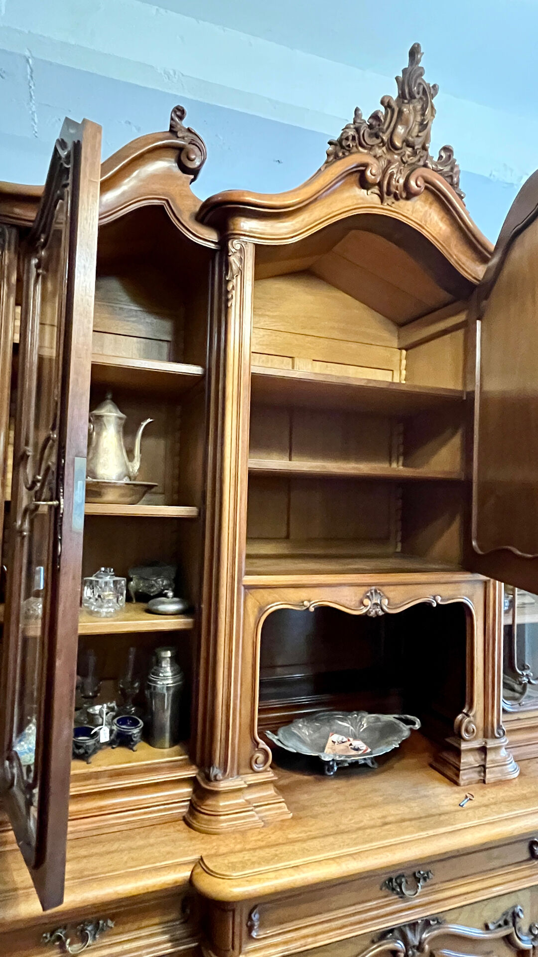Buffet Noyer de style Louis XV