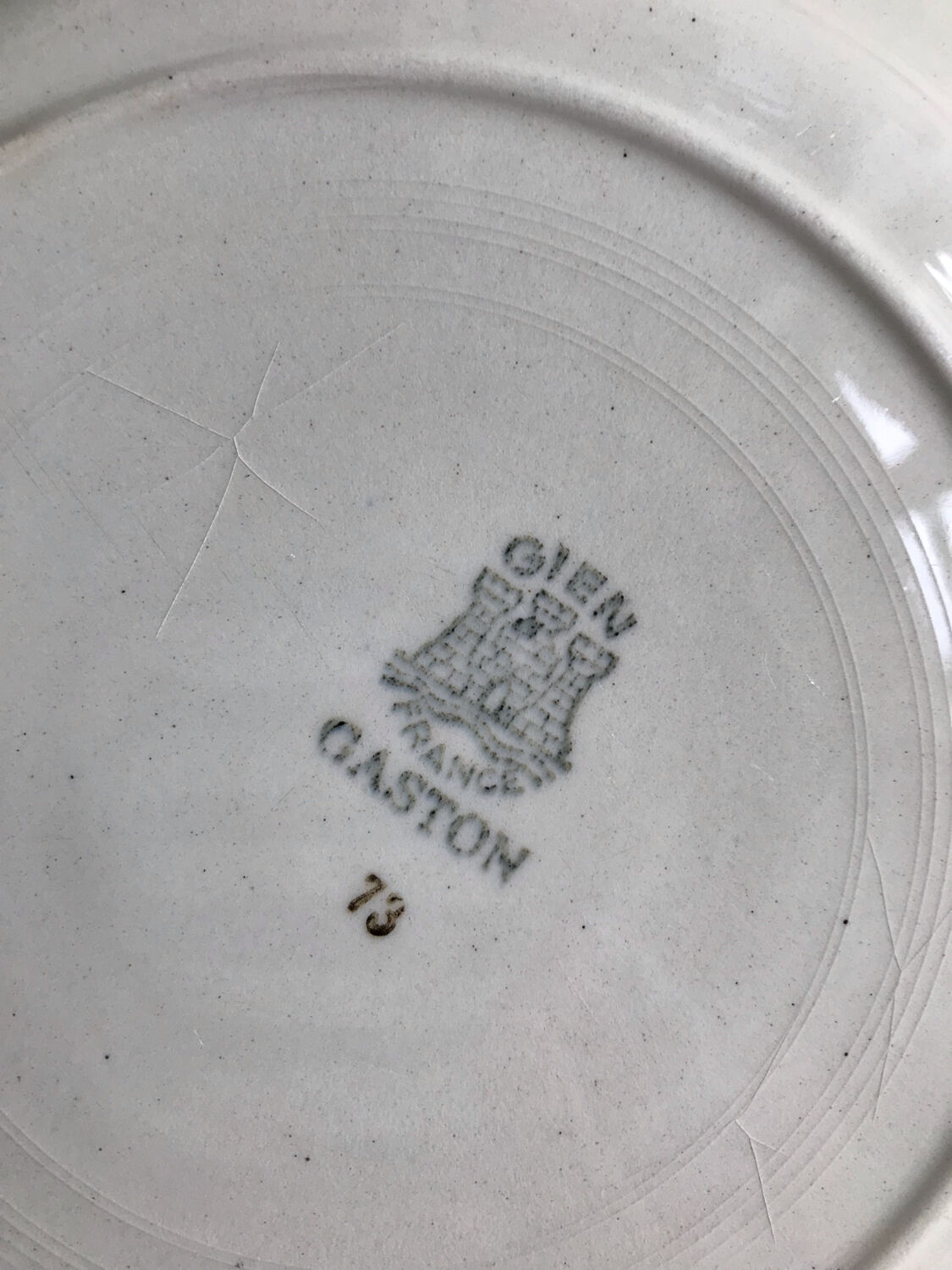 Service of 12 old flat plates "gien"