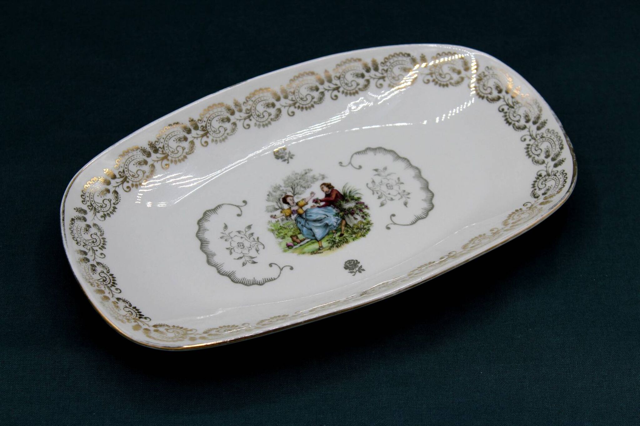 Small Dish, Ravier, Butter Dish or Empty Pocket in French Porcelain - Fragonard style pattern - 18th century