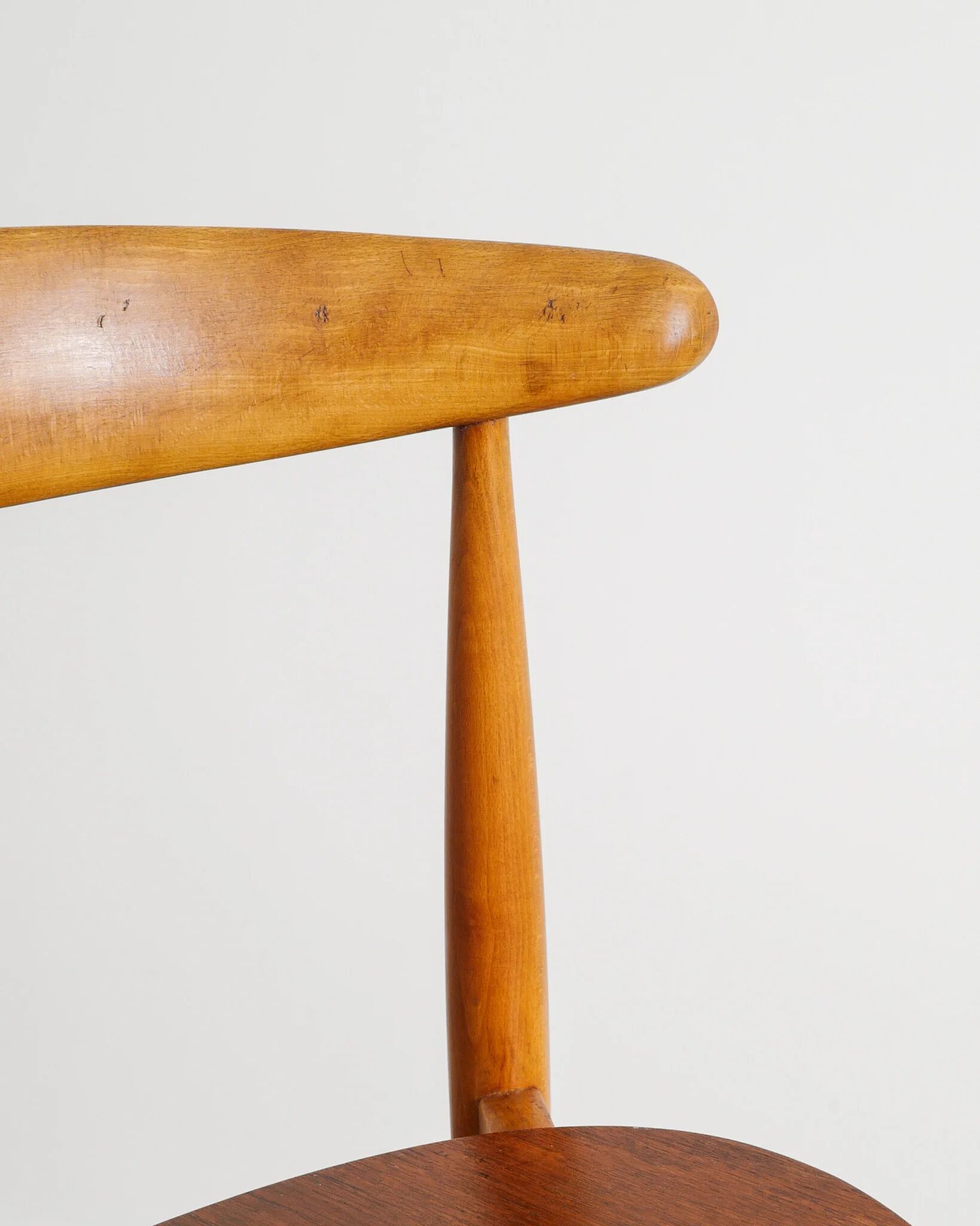 EIGHT WOODEN HANS J WEGNER "HEART / 4103" DINING CHAIRS, 1950s