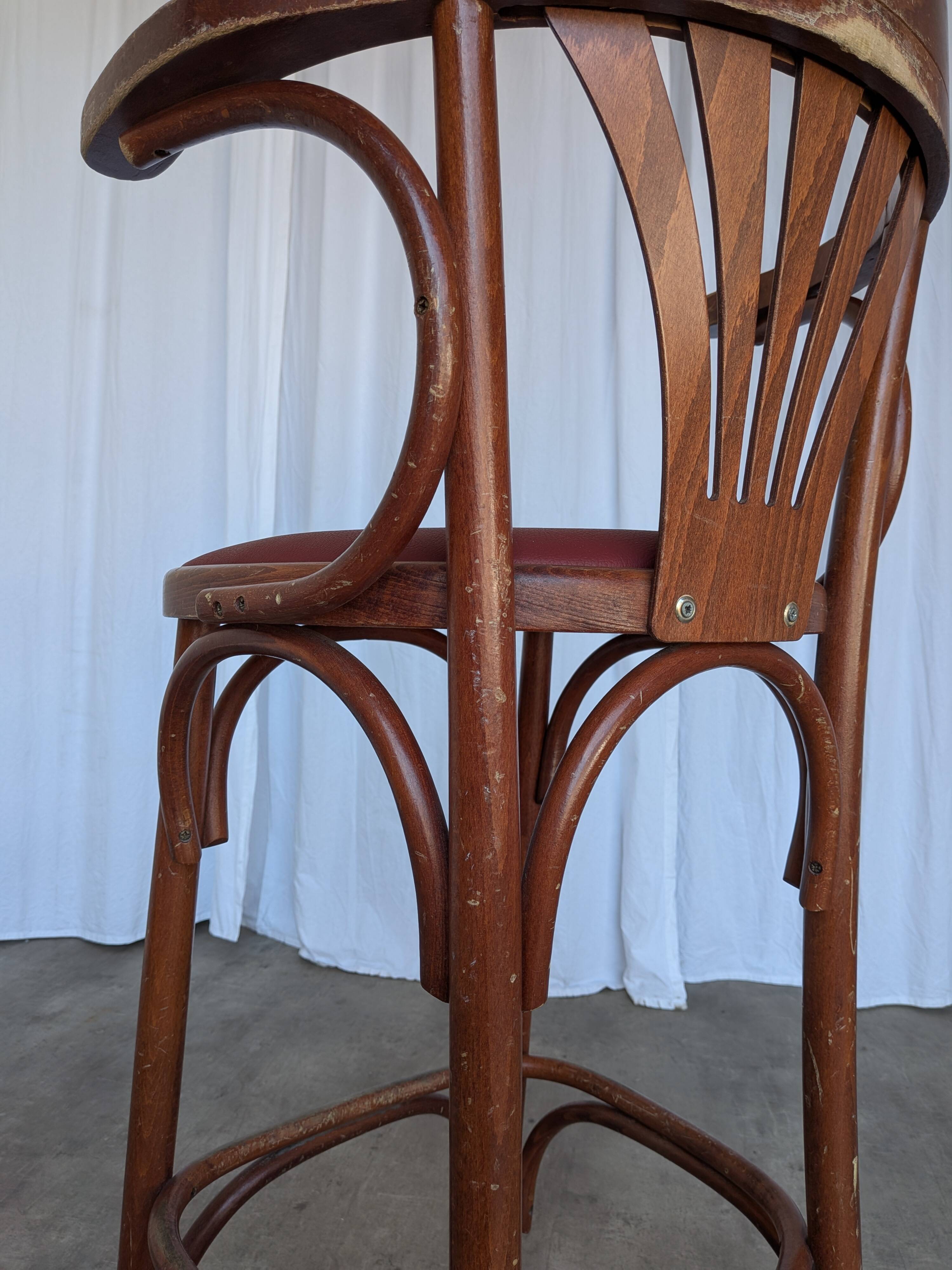 Fauteuil de bar de style Thonet Irish Pub / Siège en simili cuir rouge, milieu du siècle