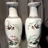 Pair of baluster vases with bird decoration in chinese porcelain