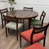 Dining table in rosewood, for 4 to 6 people.