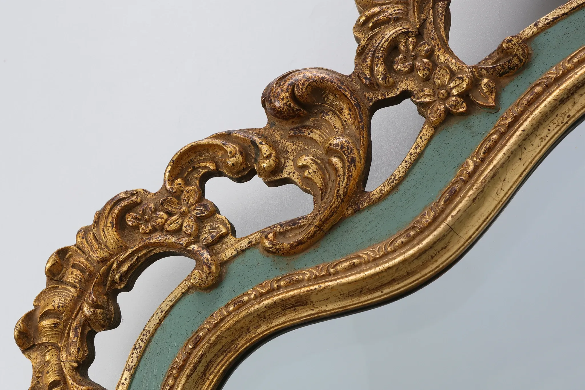 Florentine Style Gilt Mirror with Acanthus Scrolls, Italy, 20th Century