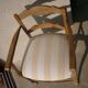 Fauteuil à accoudoirs dossier bas