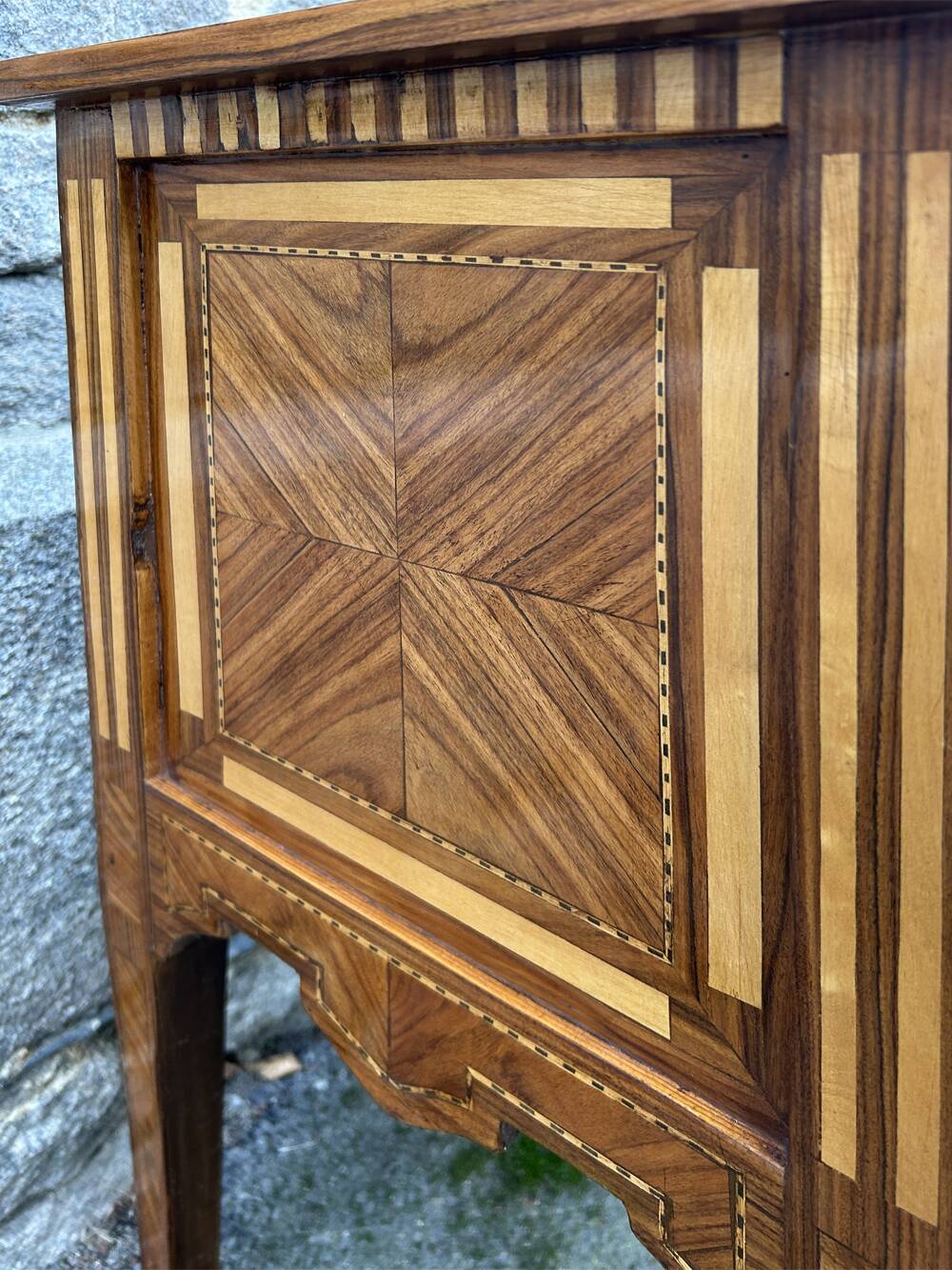 Commode d’appoint Empire tardif en marqueterie fine – fin XIXᵉ siècle