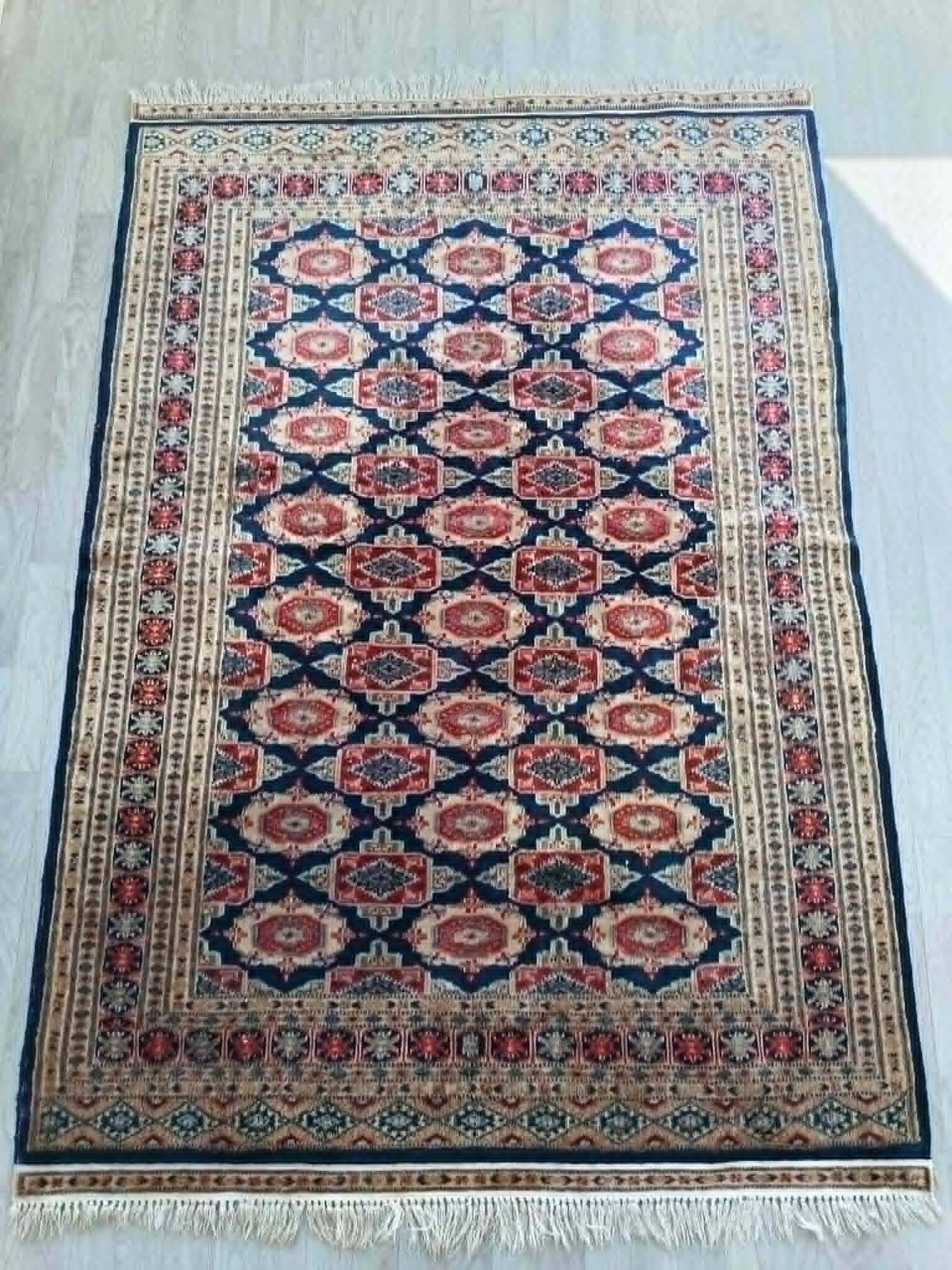 Tapis pakistanais fait main